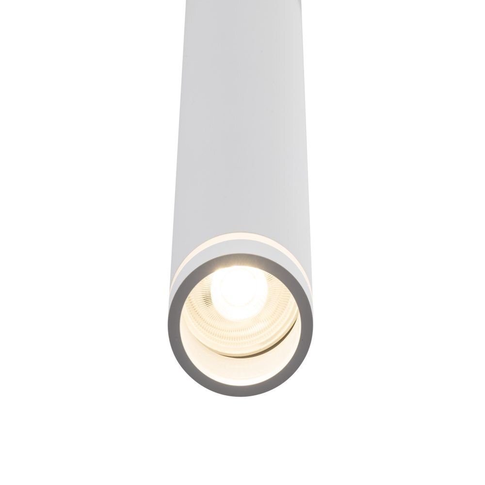 Biała, cylindryczna lampa wisząca z widoczną żarówką LED wewnątrz. Lampa ma minimalistyczny design i wykonana jest z metalu.