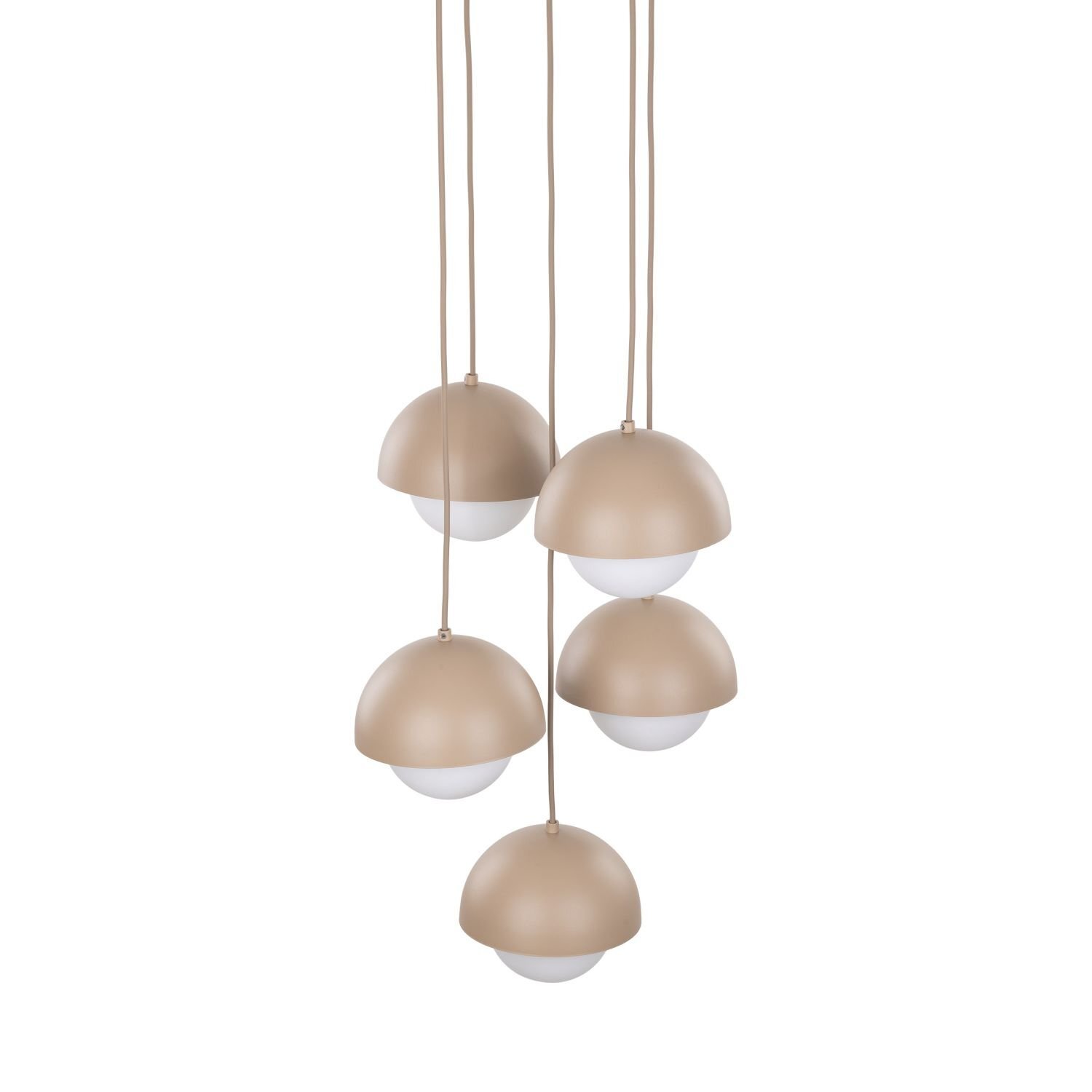 Na obrazie widoczna jest lampa wisząca z pięcioma kloszami w kolorze beżowym, każdy w kształcie półkuli. Klosze są zawieszone na cienkich przewodach, a ich dolna część jest biała.