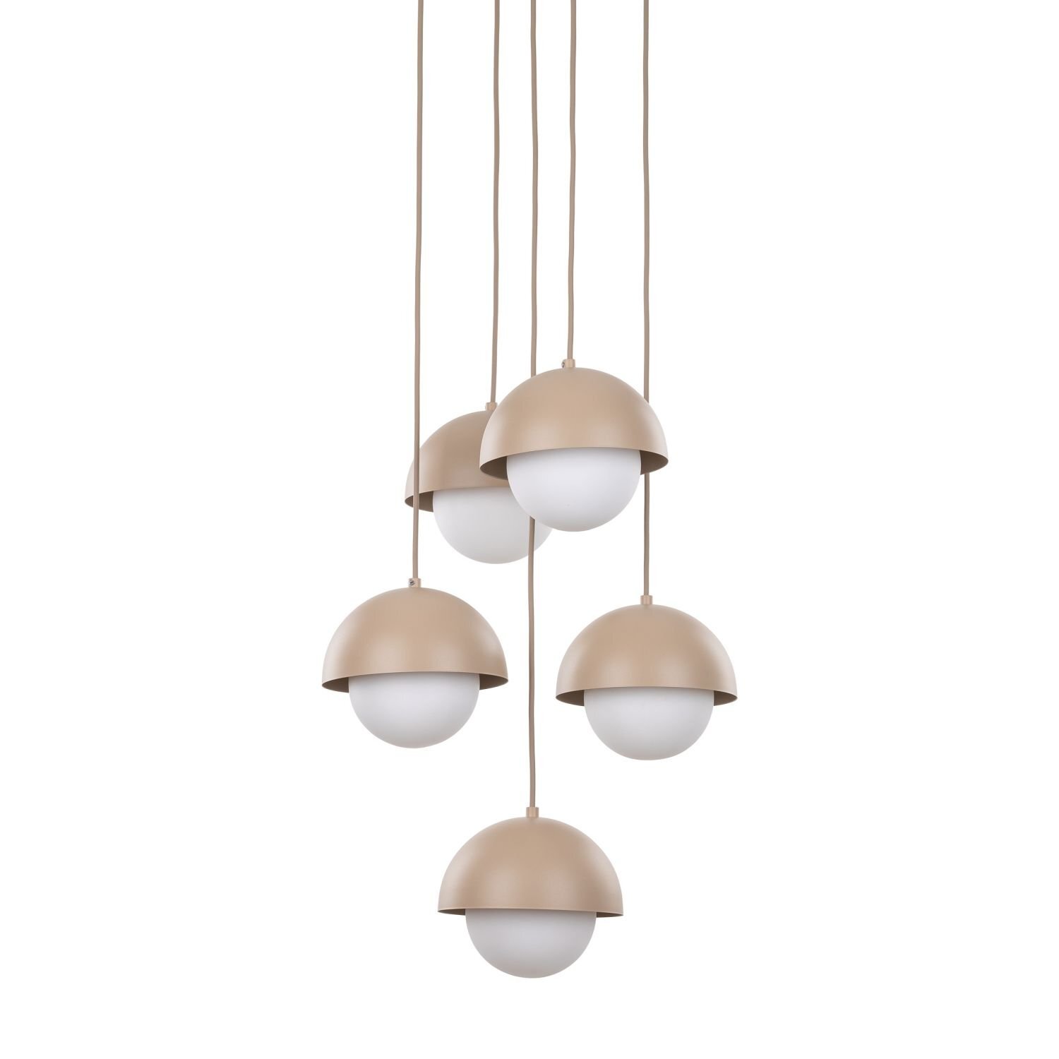 Na obrazie widoczna jest lampa wisząca z pięcioma kloszami w kształcie półkul, w kolorze beżowym. Klosze są zawieszone na przewodach, a ich dolna część jest biała.