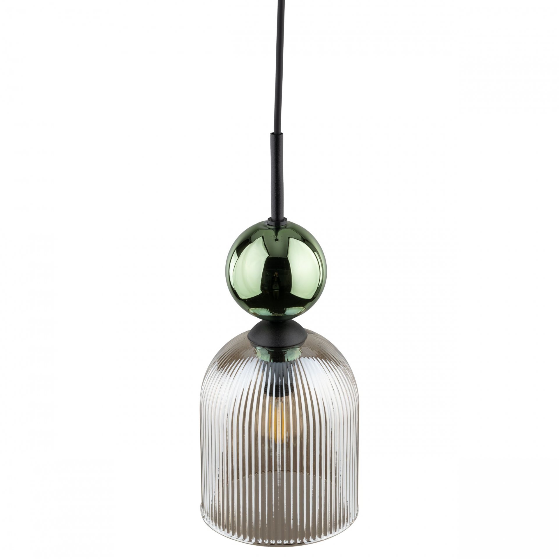 Lampa wisząca z zielono-bursztynowym szklanym kloszem o żebrowanej strukturze. Górna część lampy ma kulisty, zielony element dekoracyjny.