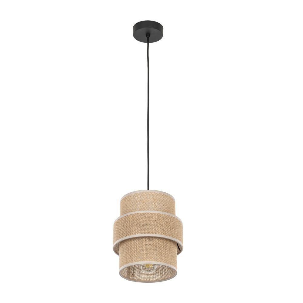 Lampa wisząca z beżowym kloszem wykonanym z juty, zawieszona na czarnym przewodzie. Klosz ma cylindryczny kształt z dekoracyjnymi pierścieniami.