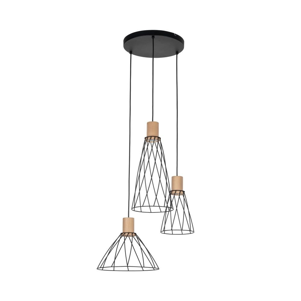 Lampa wisząca z trzema kloszami wykonanymi z czarnej stali i drewna sosnowego, zawieszona na okrągłej podstawie. Klosze mają ażurową konstrukcję i różne kształty stożkowe.