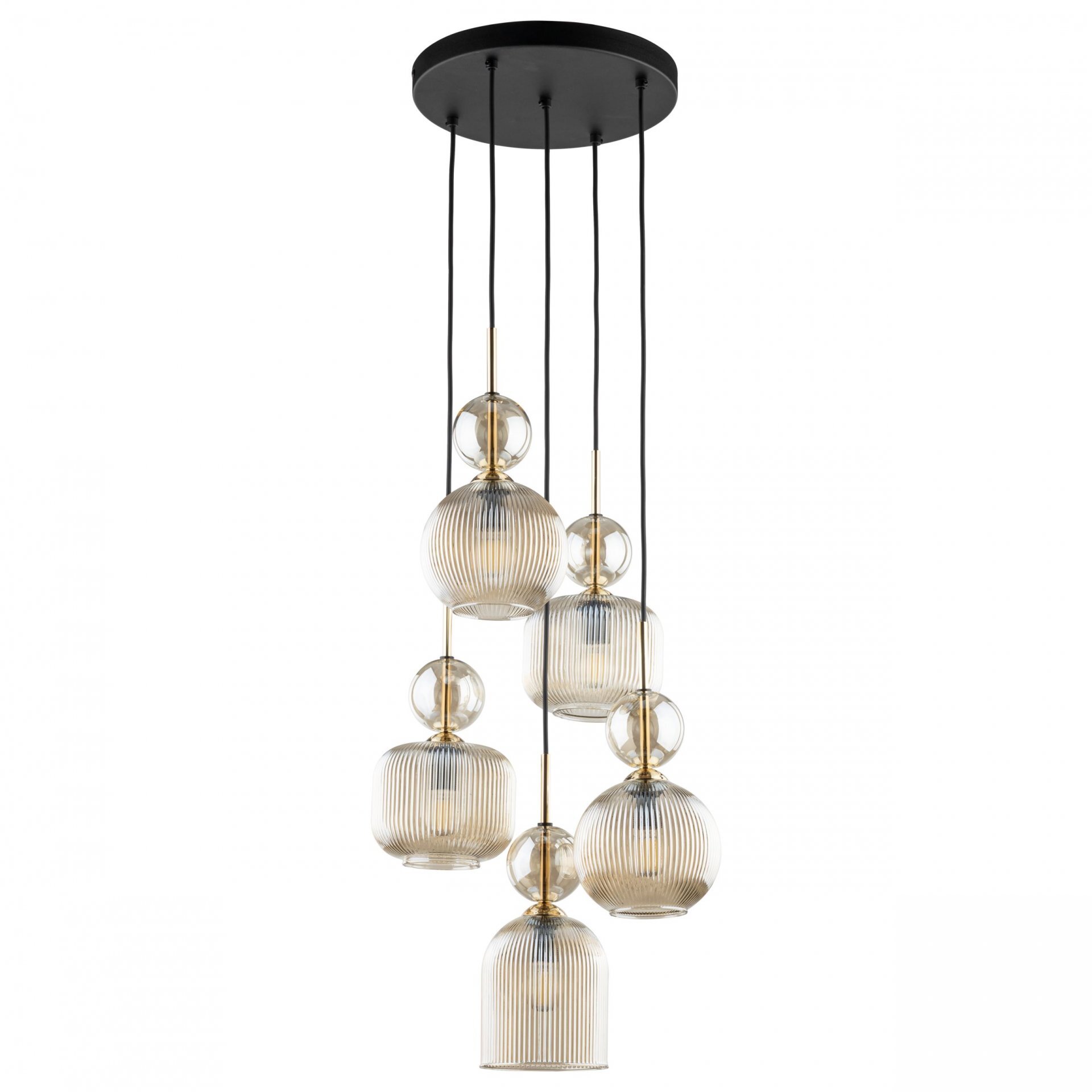 Lampa wisząca złożona z kilku szklanych kloszy w kolorze bursztynowym, zawieszonych na czarnych przewodach. Klosze mają różne kształty i są umieszczone na różnych wysokościach.