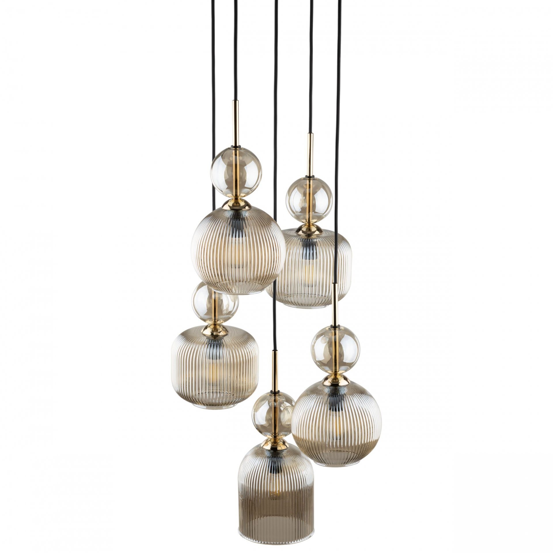 Lampa wisząca z pięcioma kloszami w kolorze czarno-bursztynowym, wykonana ze szkła o żebrowanej fakturze. Każdy klosz zawieszony jest na czarnym przewodzie, a całość ma elegancki, nowoczesny wygląd.