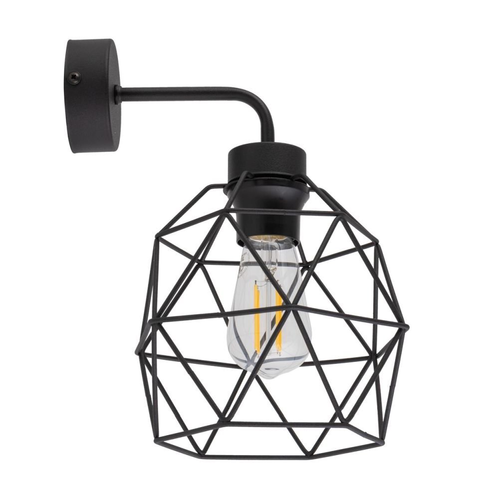 Czarny kinkiet ścienny z metalowym kloszem o geometrycznym wzorze, w środku widoczna żarówka LED. Kinkiet ma nowoczesny design i jest przeznaczony do montażu na ścianie.