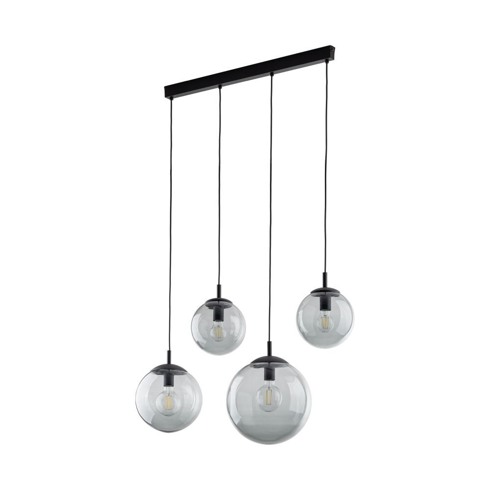 Lampa wisząca z czterema szklanymi kloszami w kształcie kul, zawieszonymi na czarnych przewodach. Klosze są przezroczyste, a wewnątrz widoczne są żarówki.
