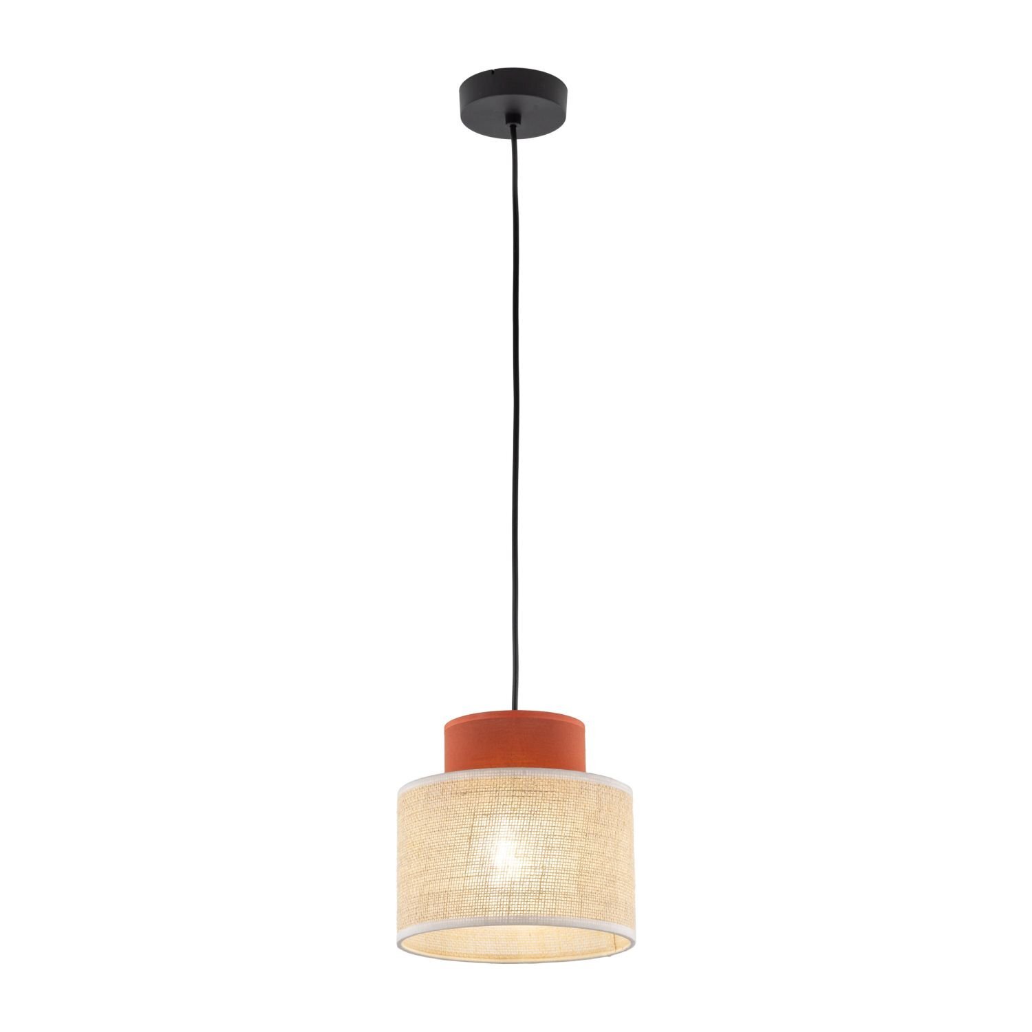 Lampa wisząca z abażurem z naturalnej juty, zawieszona na czarnym przewodzie. Górna część abażuru jest w kolorze brązowym.