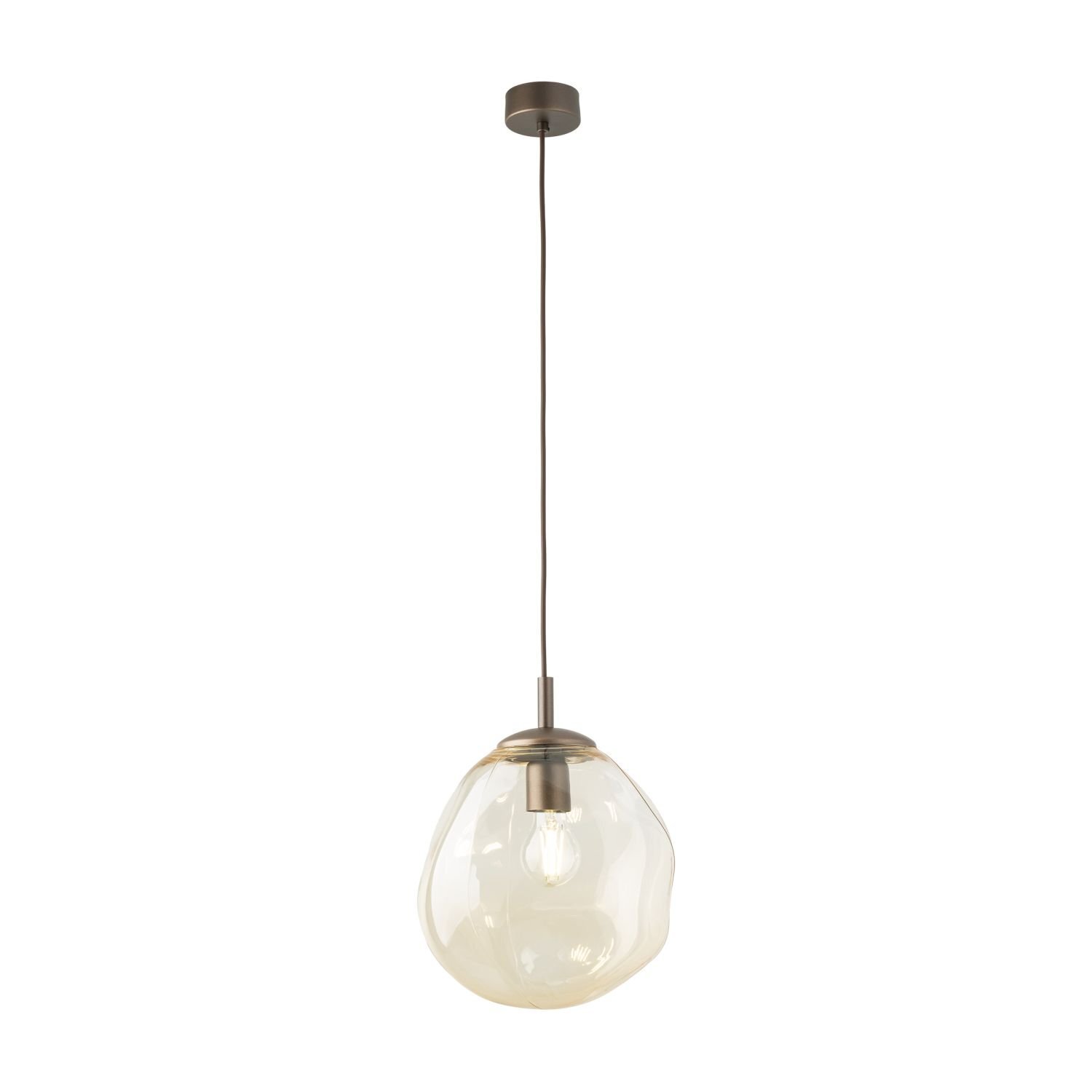 Lampa wisząca z przezroczystym, nieregularnym kloszem i metalowym mocowaniem w kolorze brązowym. Żarówka widoczna wewnątrz klosza, zawieszona na długim przewodzie.