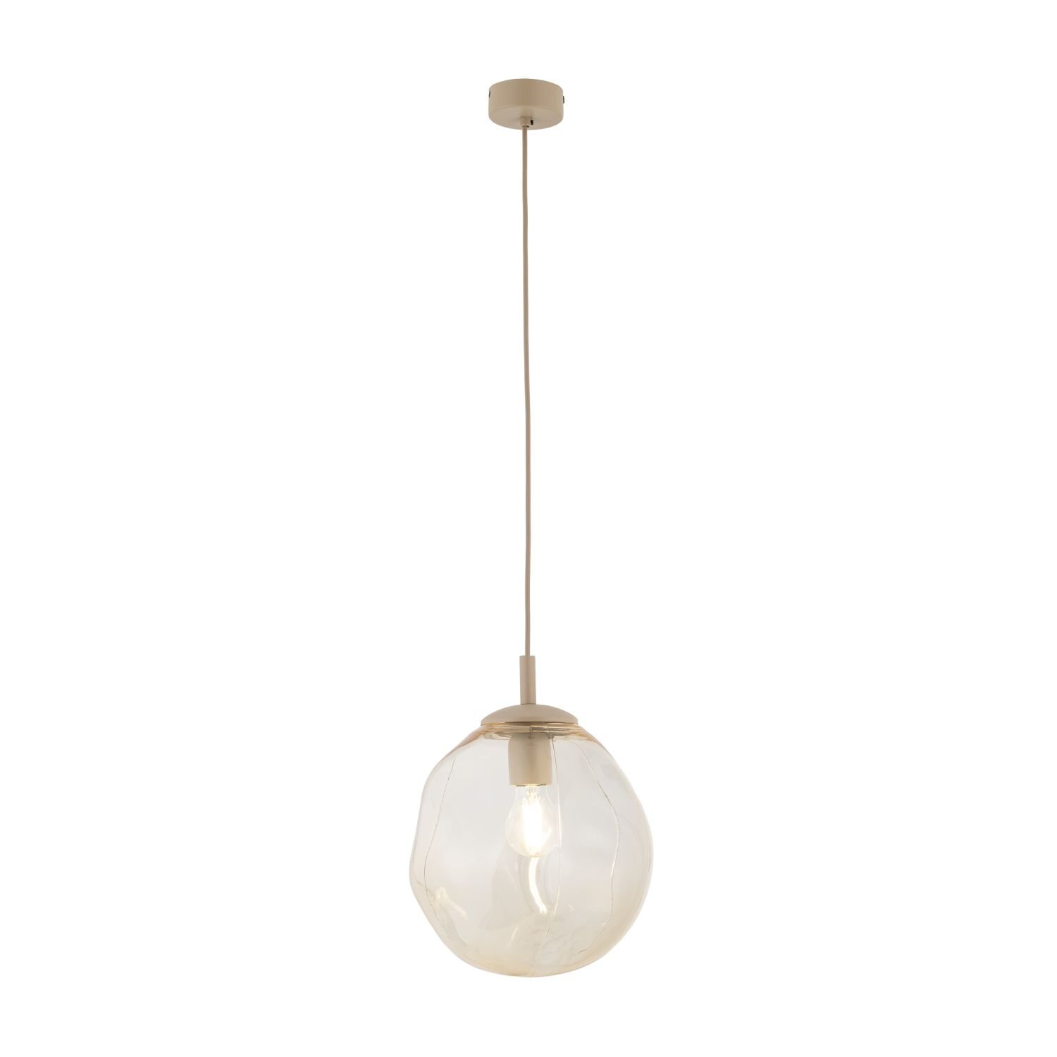 Na obrazie widoczna jest nowoczesna lampa wisząca z przezroczystym, szklanym kloszem o nieregularnym kształcie. Lampa jest zawieszona na długim przewodzie, a w środku klosza znajduje się żarówka.