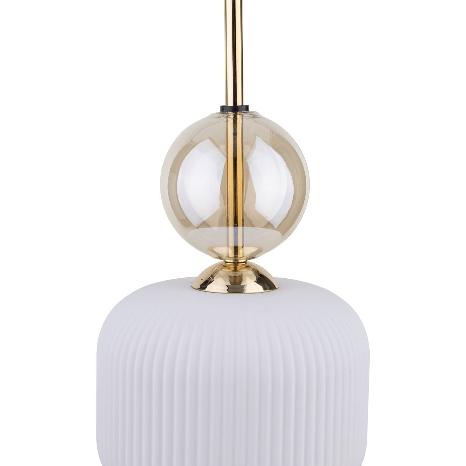 Lampa wisząca z białym, żebrowanym kloszem i złotym, szklanym elementem dekoracyjnym. Konstrukcja wykonana z metalu i szkła.