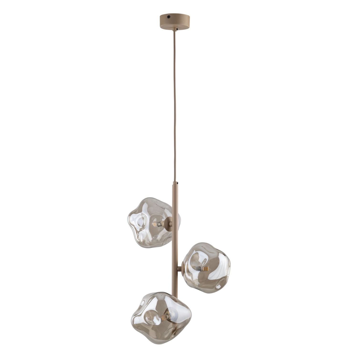Lampa wisząca z trzema szklanymi kloszami o nieregularnym kształcie, zamontowana na metalowym stelażu w kolorze beżowym. Klosze mają przezroczysty, lekko przydymiony wygląd.