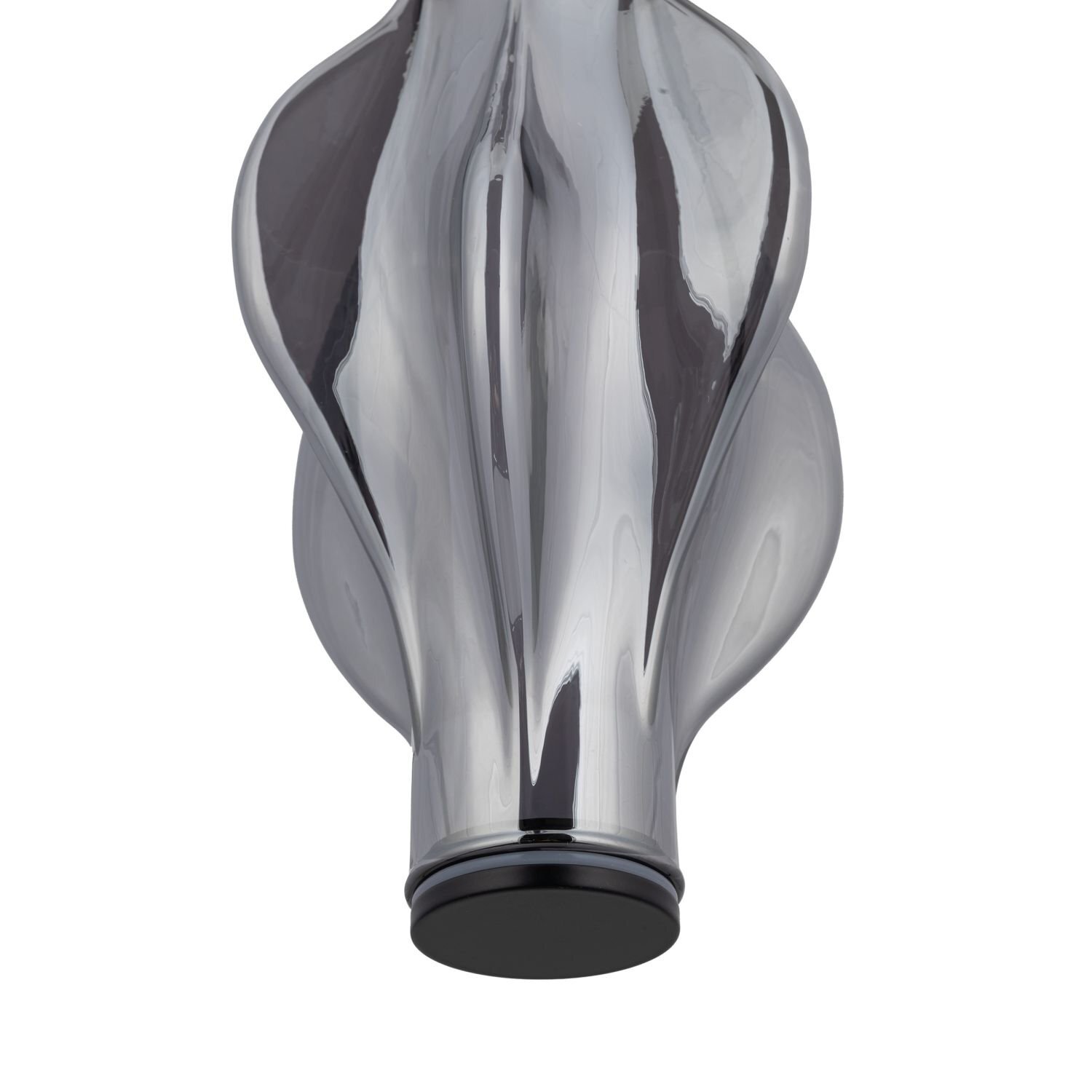 Obraz przedstawia zbliżenie na nowoczesną, czarną lampę wiszącą o błyszczącej powierzchni i opływowym kształcie. Lampa ma elegancki, metaliczny wygląd.