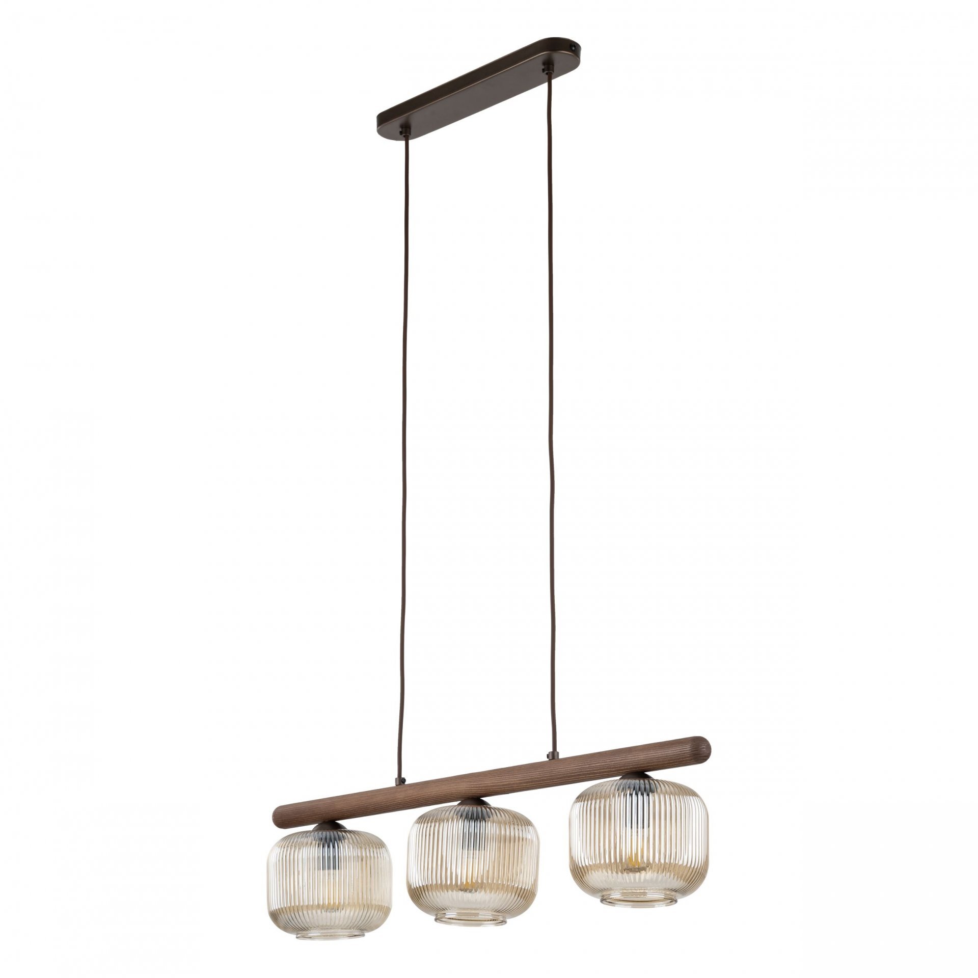 Lampa wisząca z trzema szklanymi kloszami o żebrowanej strukturze, zawieszona na dwóch przewodach. Elementy konstrukcyjne wykonane z ciemnego drewna.