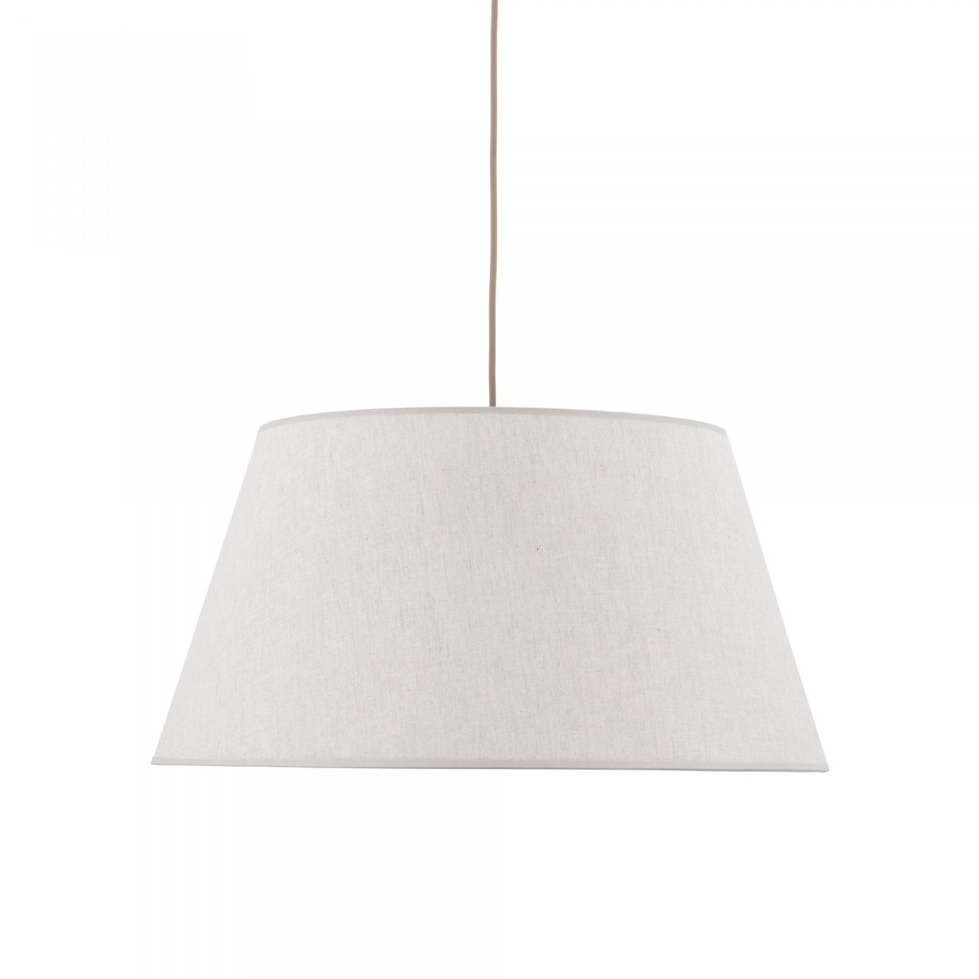 Na obrazie widoczna jest beżowa, lniana lampa wisząca o prostym, nowoczesnym designie. Lampa ma kształt stożka i jest zawieszona na cienkim przewodzie.