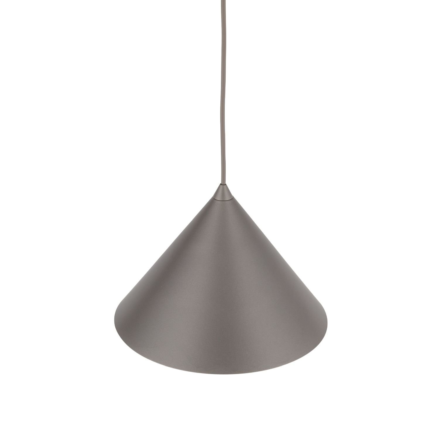 Brązowa lampa wisząca o stożkowym kształcie z gładką powierzchnią. Lampa zawieszona jest na cienkim przewodzie.