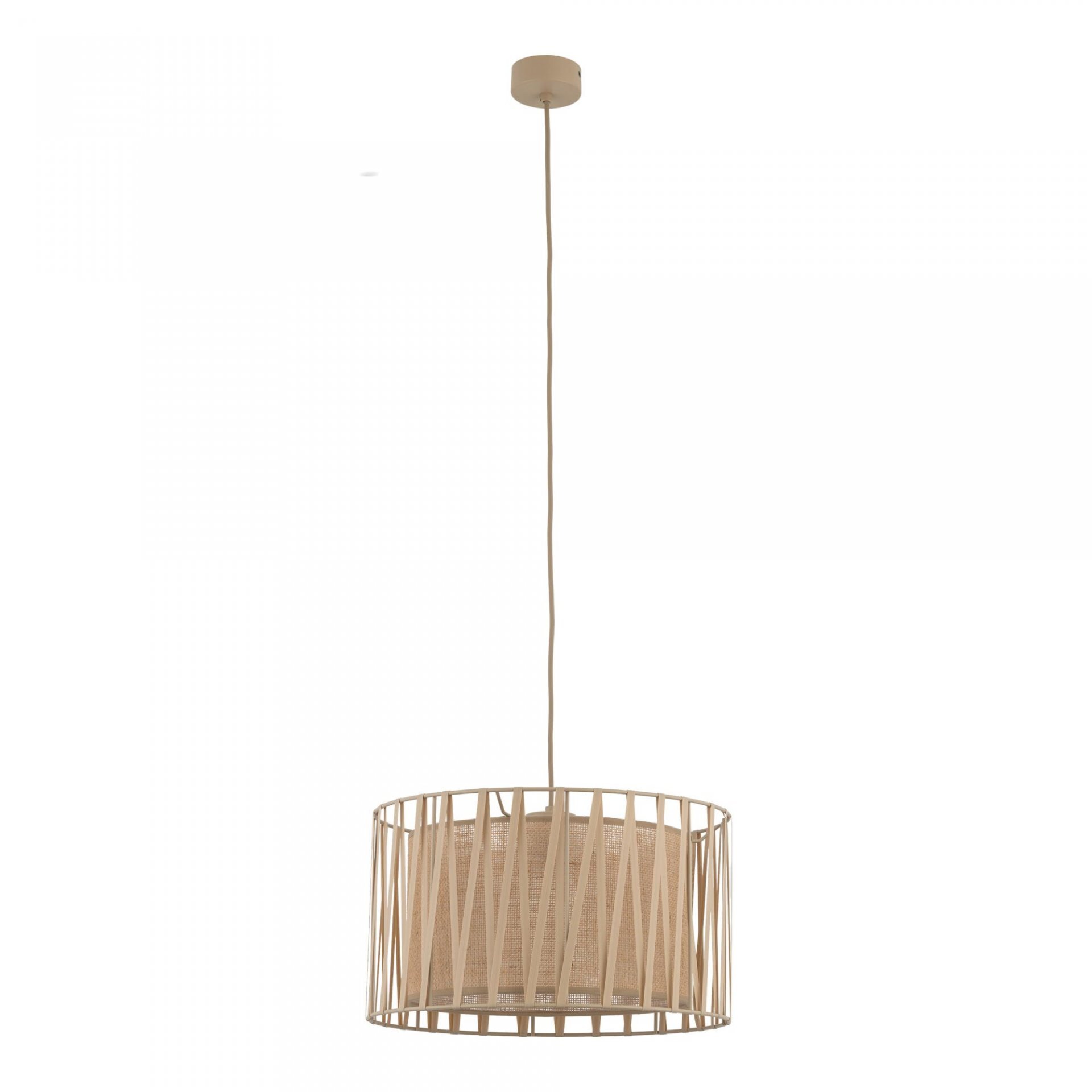 Lampa wisząca z beżowym abażurem wykonanym z materiału przypominającego jutę, zawieszona na długim przewodzie. Konstrukcja abażuru ma otwarty wzór z pionowymi elementami.