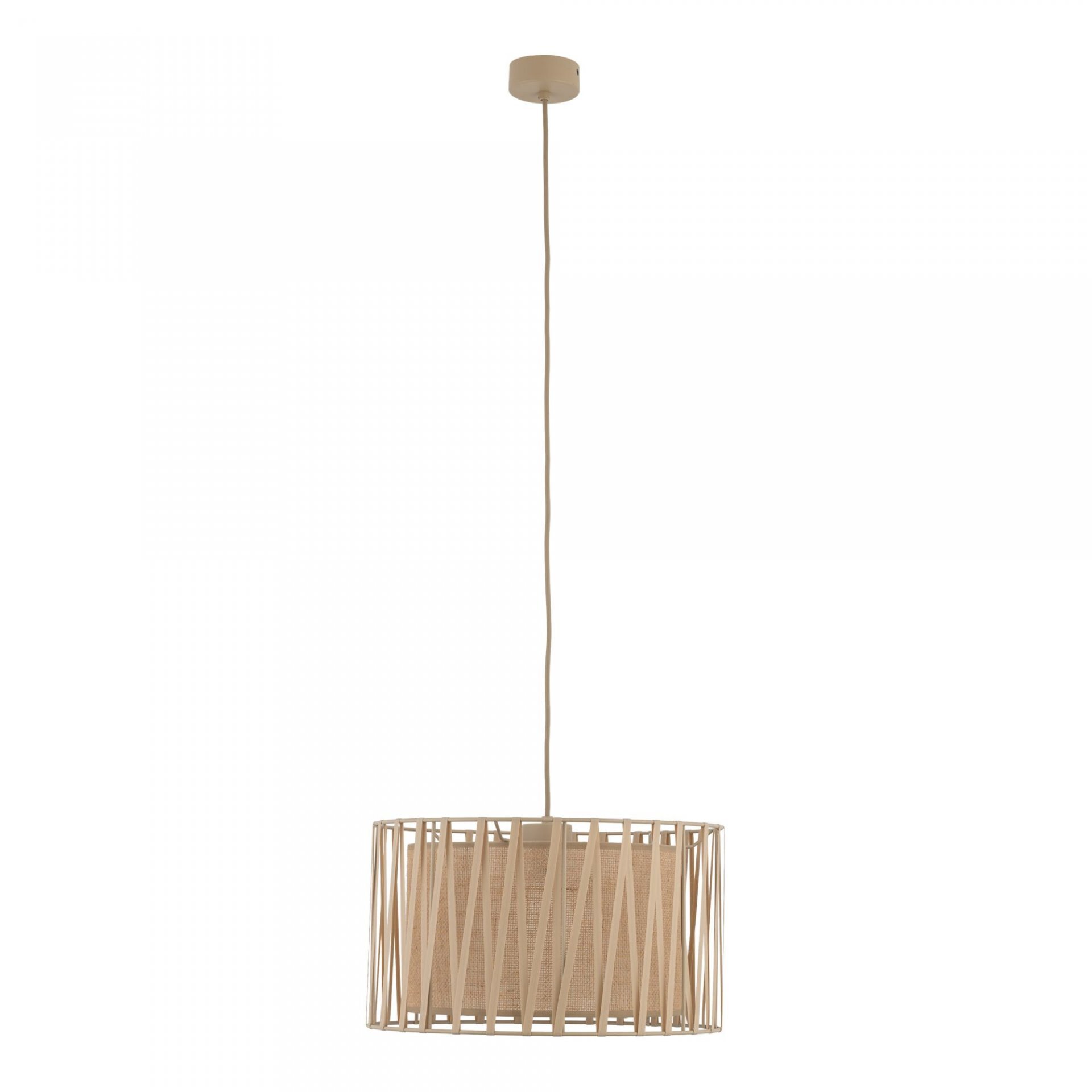 Lampa wisząca z beżowym abażurem wykonanym z juty, zawieszona na długim przewodzie. Konstrukcja abażuru ma geometryczny wzór z pionowymi elementami.