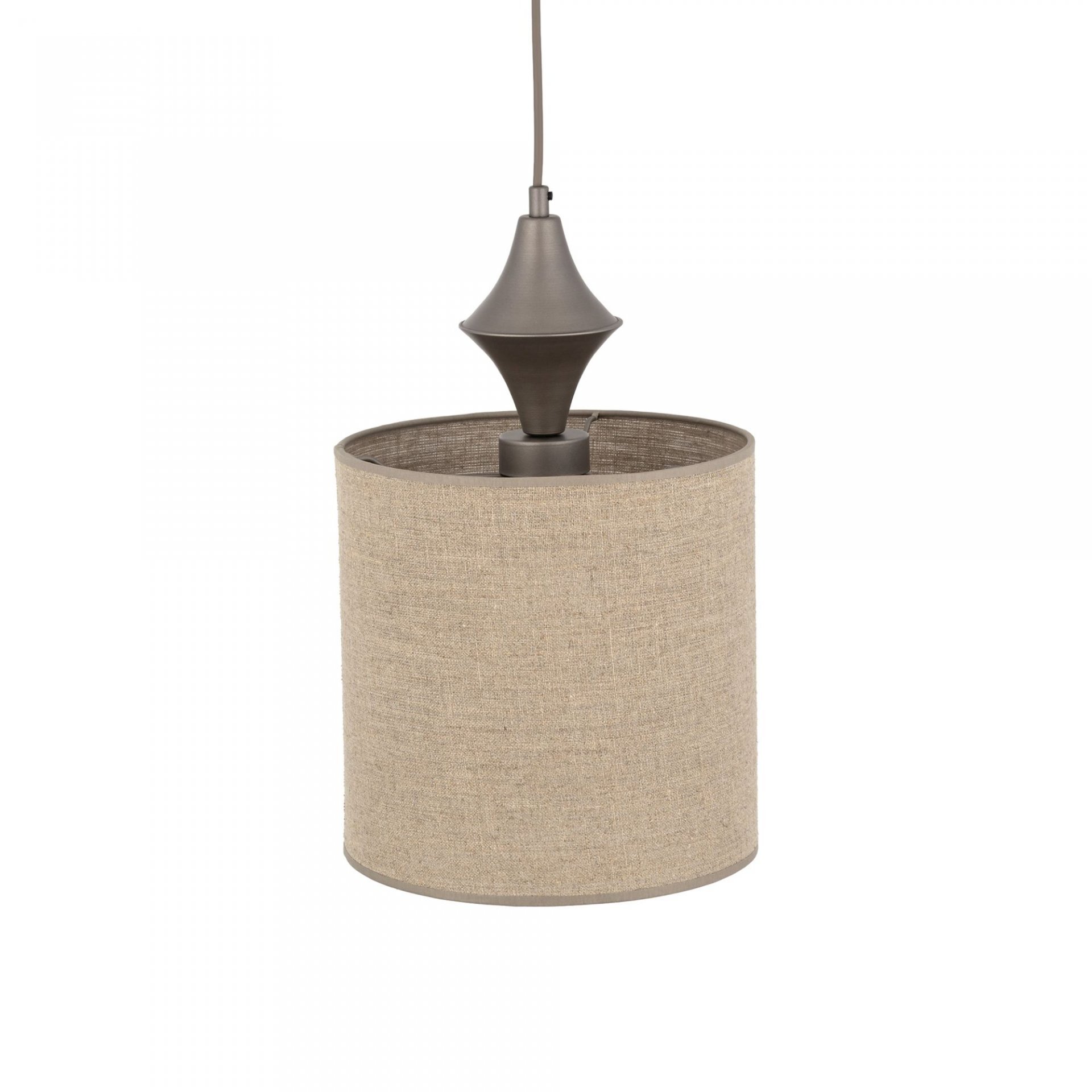 Lampa wisząca z cylindrycznym abażurem w kolorze ciemnego brązu, wykonanym z materiału przypominającego len. Górna część lampy ma dekoracyjny element w ciemnym kolorze, a całość jest zawieszona na przewodzie.