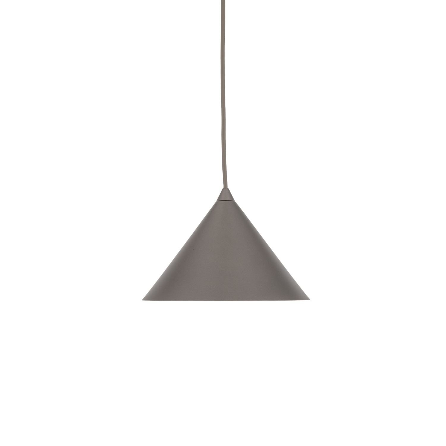 Brązowa lampa wisząca o stożkowym kształcie, wykonana z lakierowanej stali, zawieszona na cienkim przewodzie.