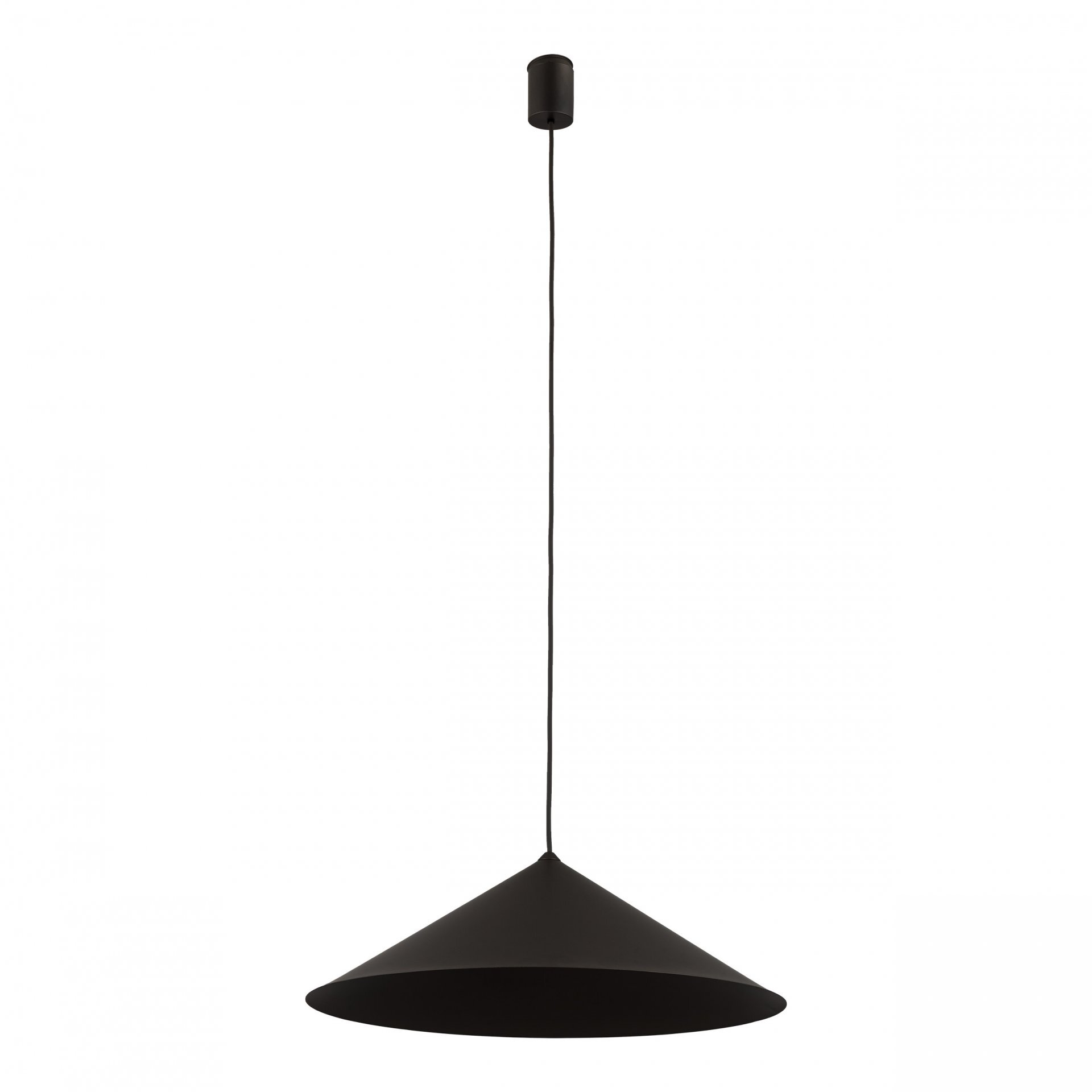 Czarna, stożkowa lampa wisząca z długim przewodem i cylindrycznym mocowaniem sufitowym. Lampa ma minimalistyczny design i matowe wykończenie.
