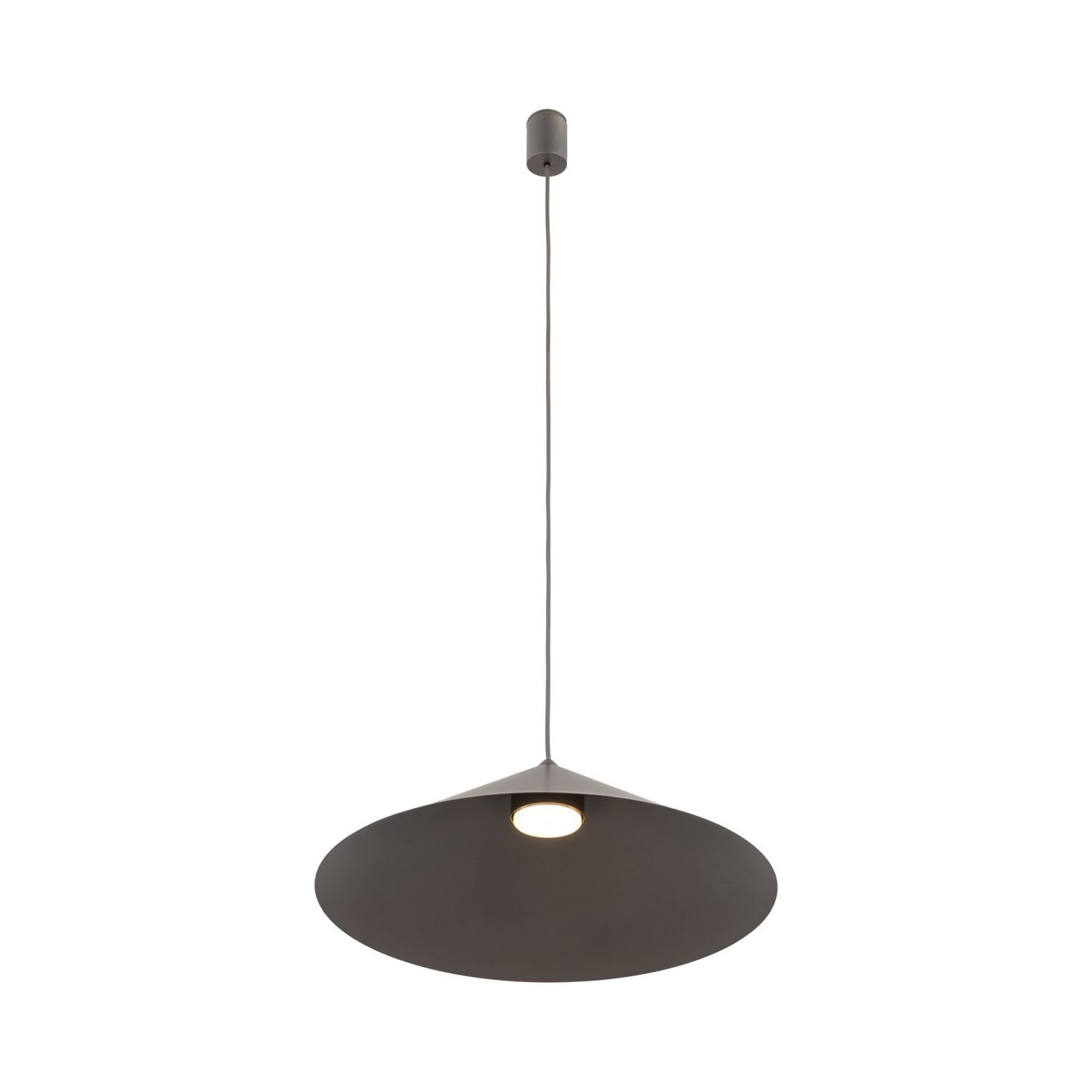 Brązowa lampa wisząca o stożkowym kształcie z pojedynczym źródłem światła. Lampa zawieszona jest na cienkim przewodzie z regulacją wysokości.