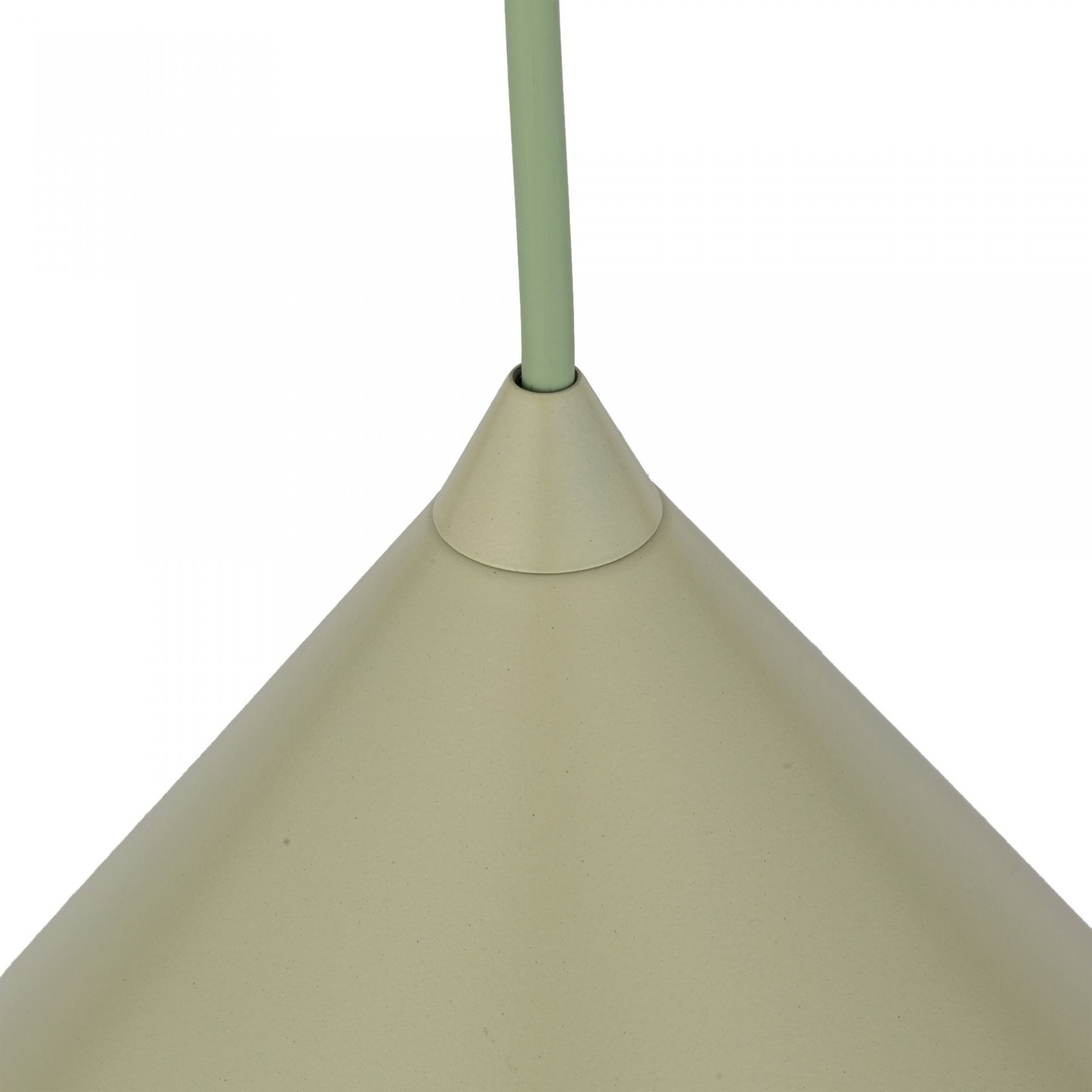 Zdjęcie przedstawia zbliżenie na górną część lampy wiszącej w kolorze pistacjowym. Lampa ma stożkowy kształt i widoczny jest przewód w tym samym kolorze.
