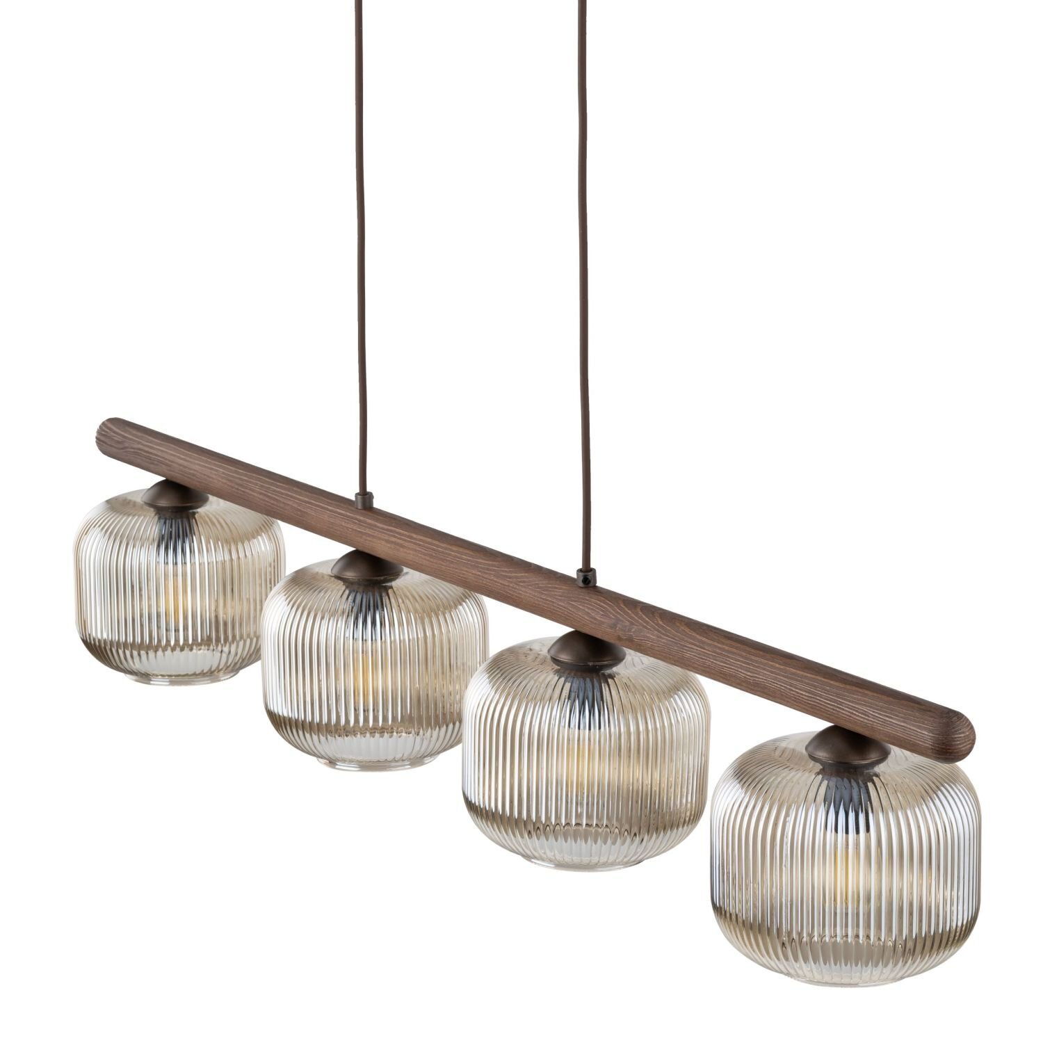 Lampa wisząca z czterema szklanymi kloszami o żebrowanej strukturze, zawieszona na drewnianej belce. Klosze mają brązowy odcień, a lampa posiada regulowaną wysokość.