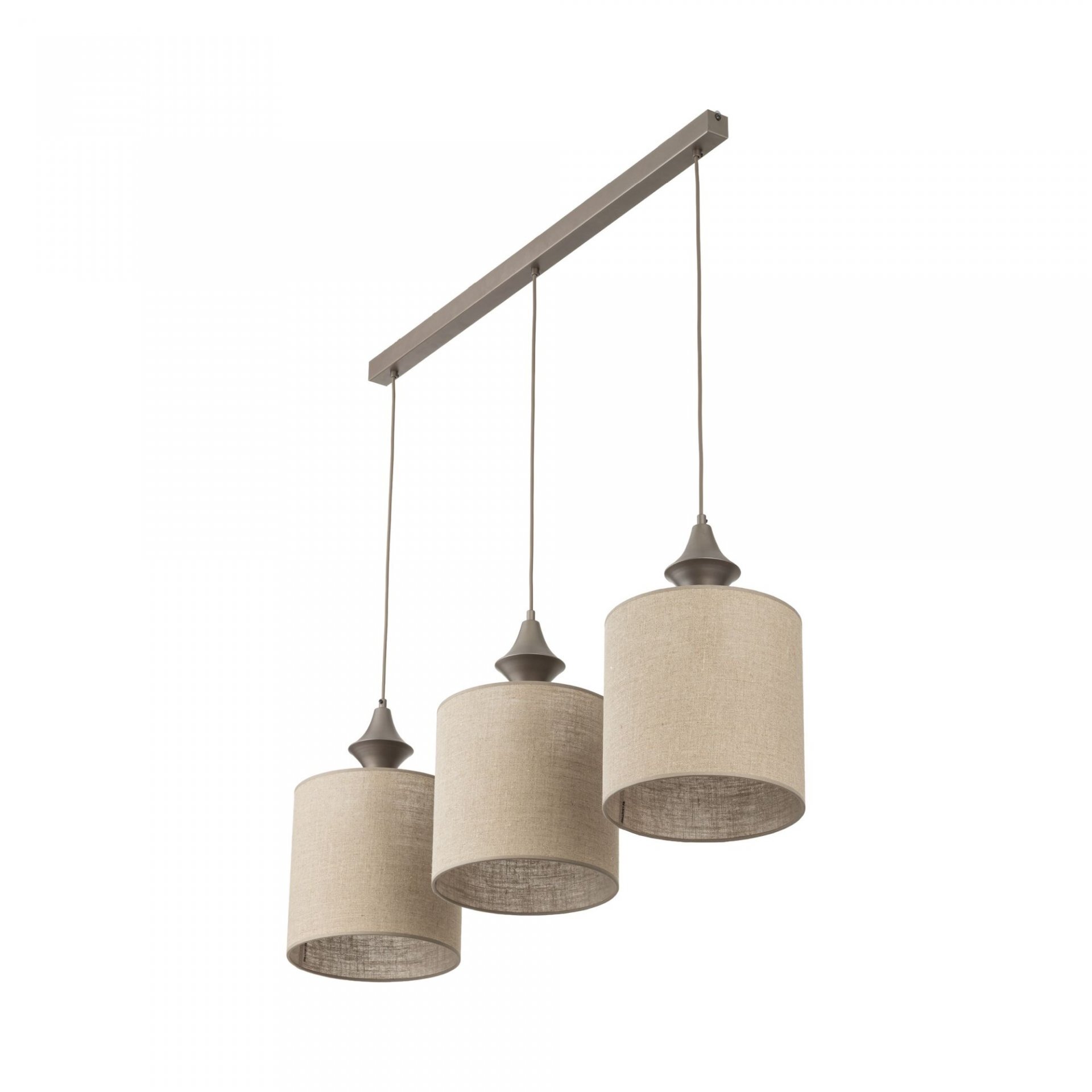 Na obrazie widoczna jest lampa wisząca z trzema cylindrycznymi kloszami w kolorze brązowym, zawieszona na prostokątnej listwie. Klosze są wykonane z materiału o teksturze przypominającej tkaninę.