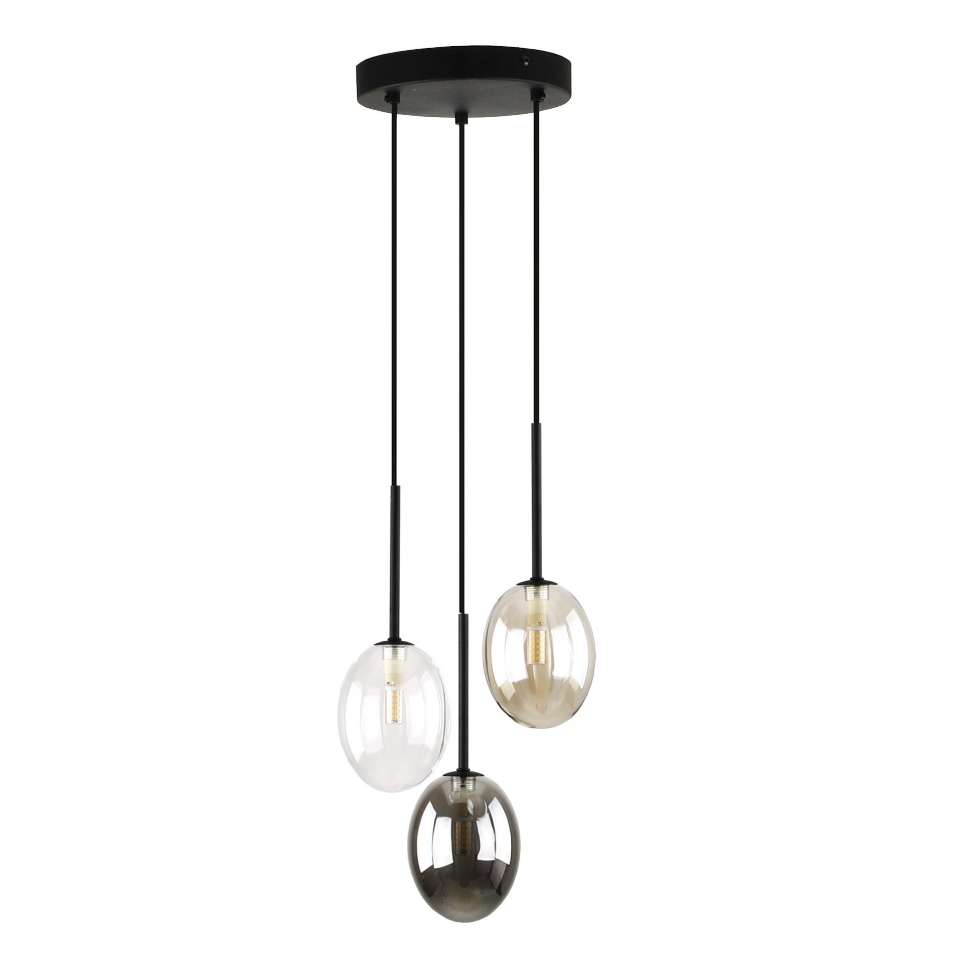 Lampa wisząca z trzema szklanymi kloszami w różnych kolorach, zawieszona na czarnych przewodach. Klosze mają kształt owalny i są przymocowane do okrągłej, czarnej podstawy sufitowej.