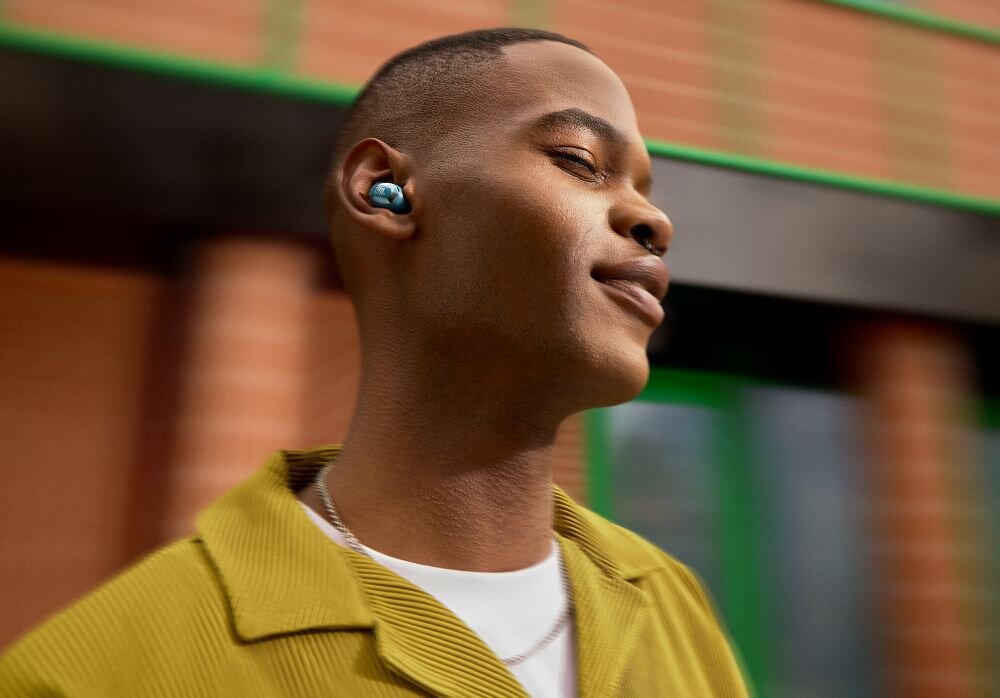 Słuchawki dokanałowe JBL Live Buds 3 design komfort lekkość dźwięk jakość wrażenia słuchowe ergonomia lekkość sport aktywność podróże czas pracy działanie akumulator