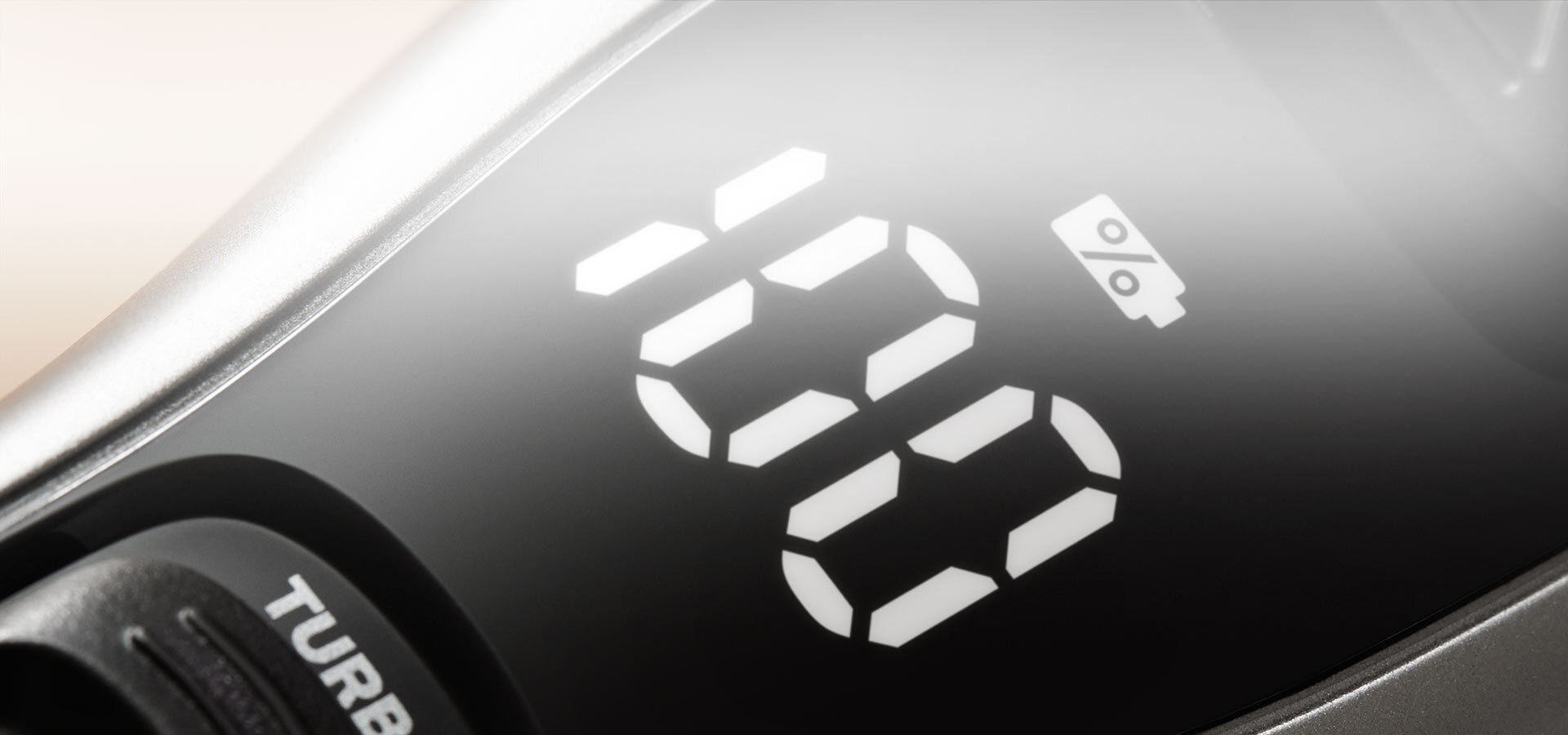 Wyświetlacz pokazuje liczbę 88 oraz ikonę baterii z symbolem procenta. Obok widoczny jest napis \'TURBO\'.