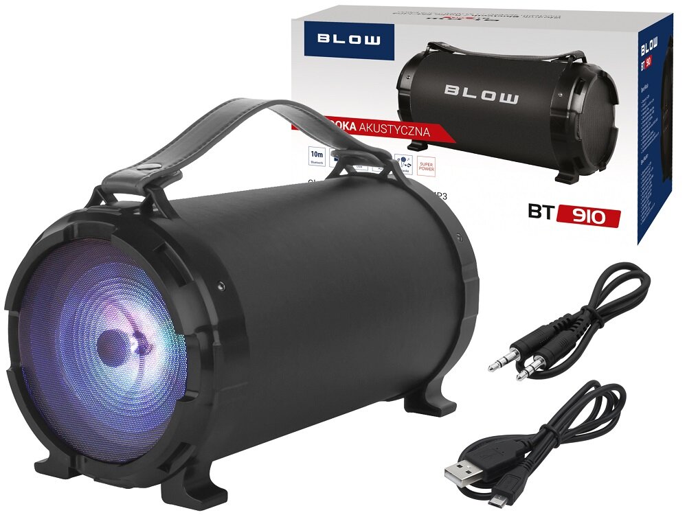 Czarny głośnik mobilny o cylindrycznym kształcie z podświetlanym przodem, obok którego znajduje się opakowanie z napisem \'BLOW\' i \'BT 910\'. W zestawie widoczne są dwa kable: jeden z wtykami jack, drugi z końcówką USB.