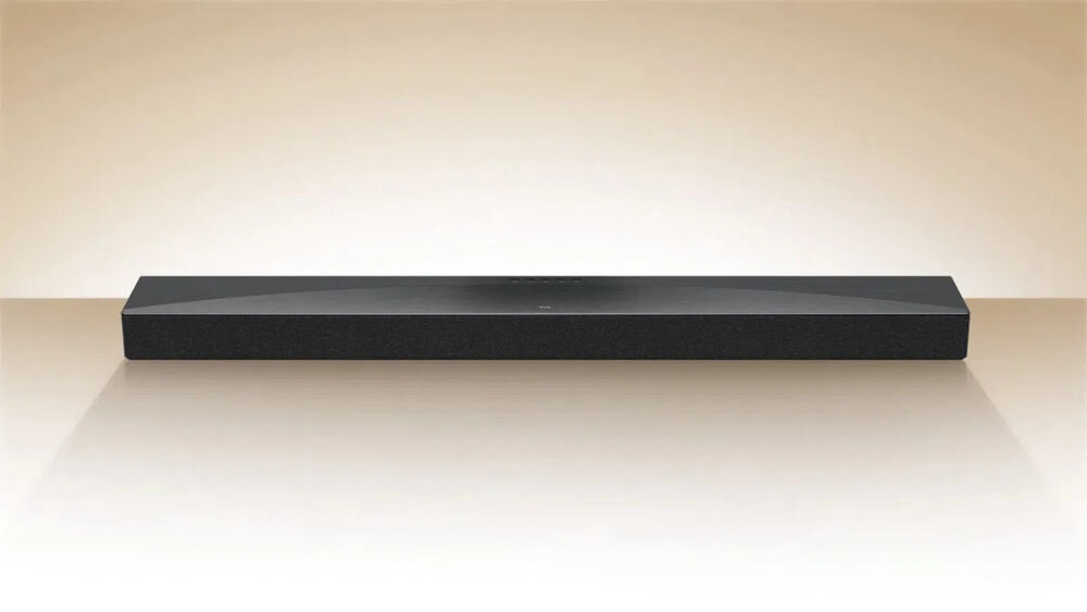 Soundbar TCL Q65H – elegancki design, czarna obudowa, metalowy panel, soundbar od frontu na jasnym tle
