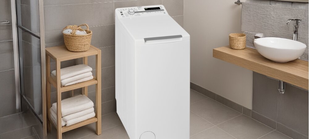 PRALKA WHIRLPOOL MTDLR 6040S PL/N Pralka wpisuje się w jasne wnętrze łazienki, podkreślając jej uporządkowany charakter. Obok znajdują się półki z kosmetykami i akcesoriami ładowana od góry kompaktowa design trwałość