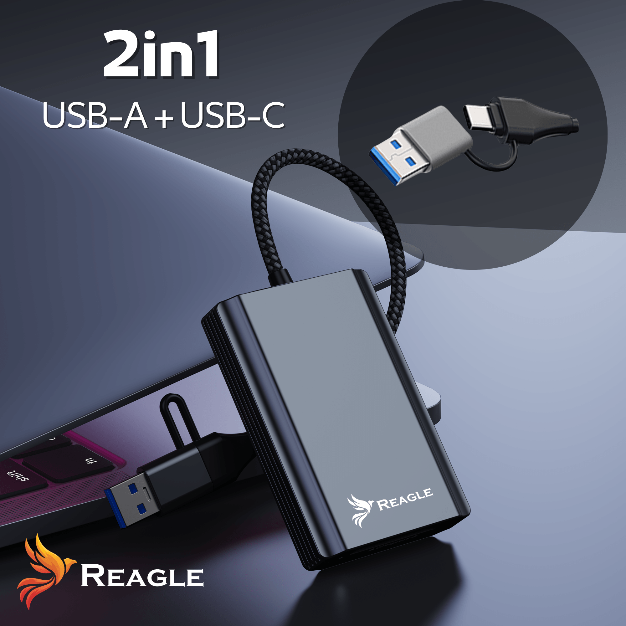 Na obrazie widoczny jest czytnik kart pamięci z logo Reagle, podłączony do laptopa. Tekst na obrazie: \'2in1 USB-A + USB-C\'.