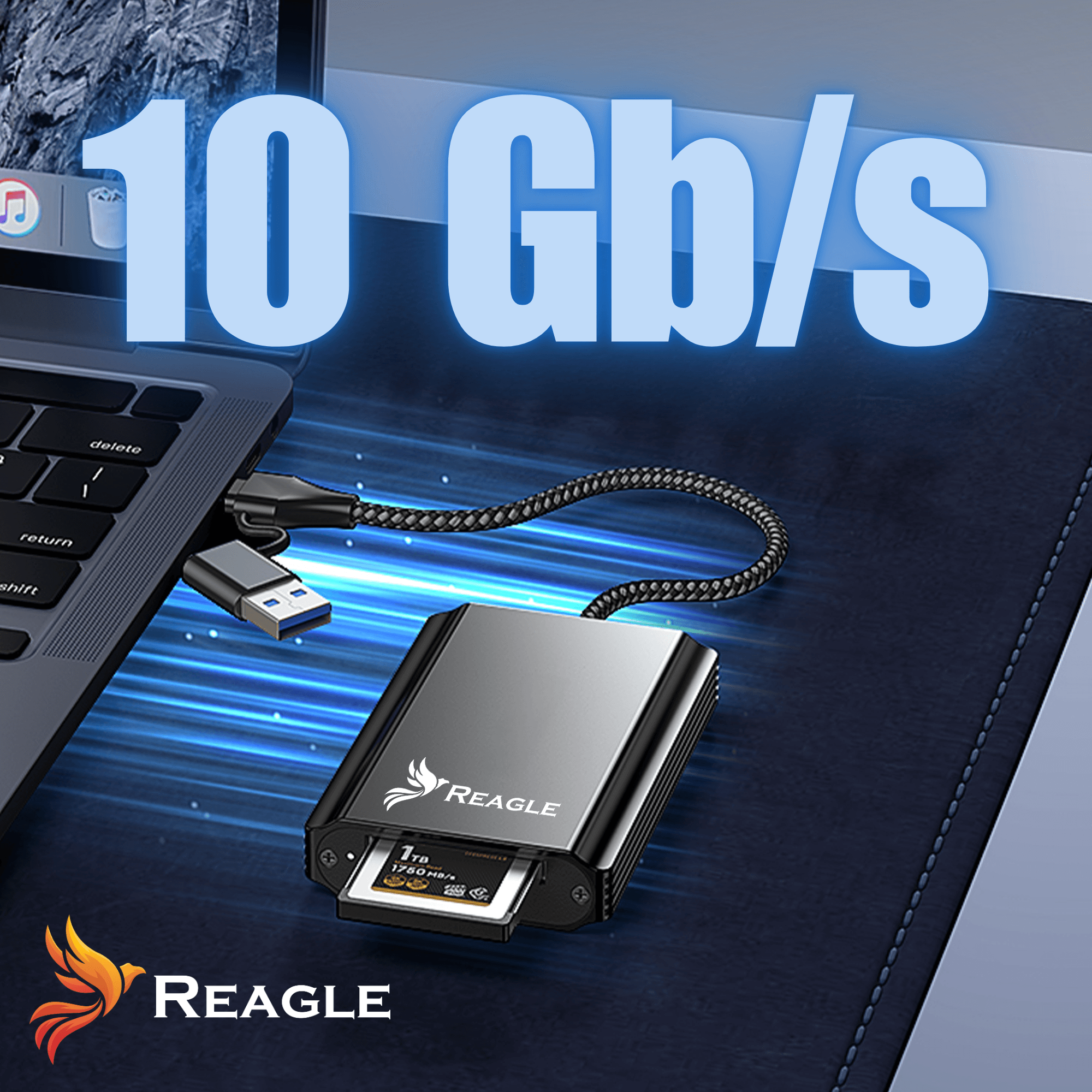 Na obrazie widoczny jest czytnik kart pamięci z logo REAGLE, podłączony do laptopa za pomocą kabla USB. Na obrazie znajduje się duży napis \'10 Gb/s\'.