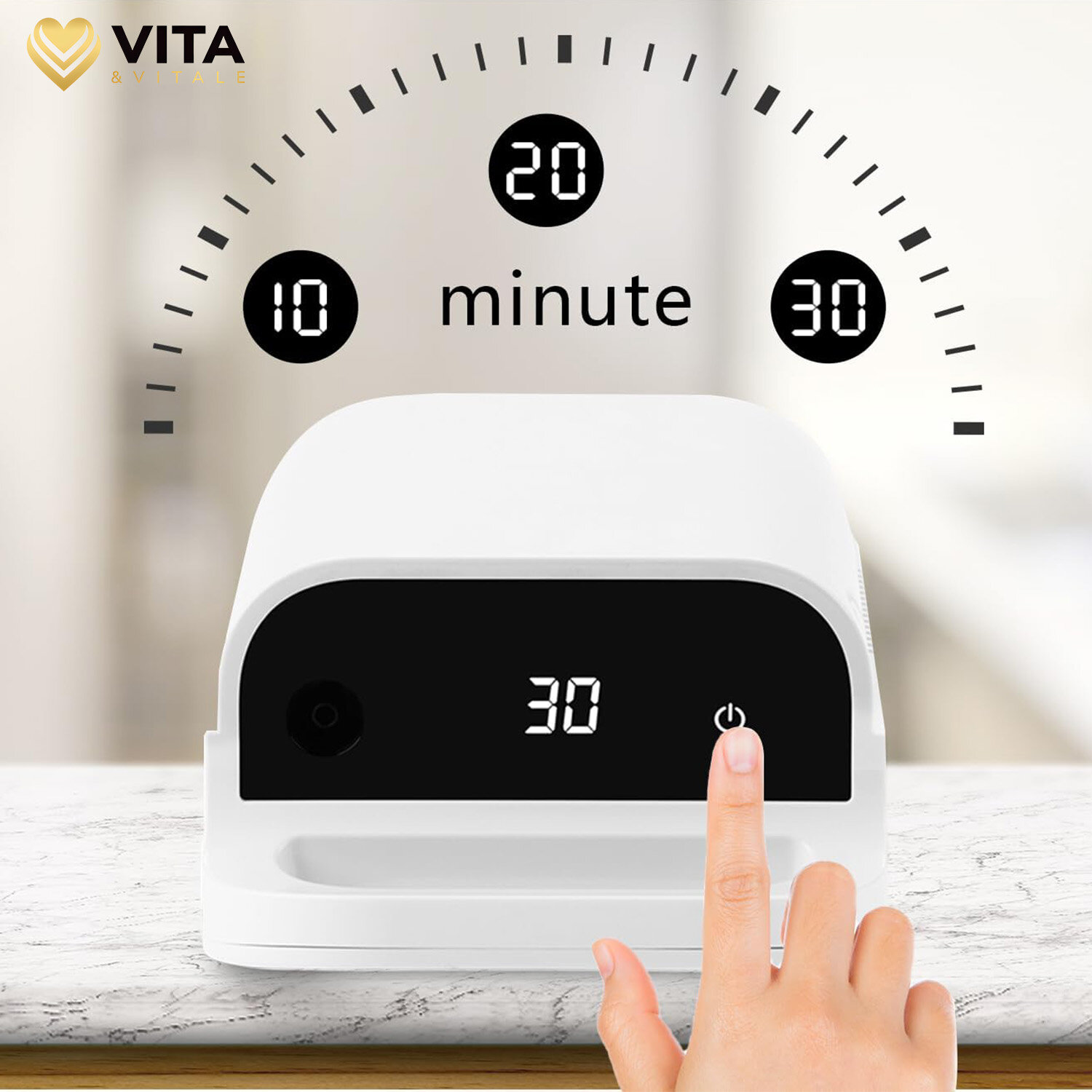 Na obrazie widoczny jest biały inhalator z wyświetlaczem pokazującym liczbę 30 oraz ikoną włącznika. W tle znajduje się logo \'VITA VITALE\' i liczby 10, 20, 30 z napisem \'minute\'.