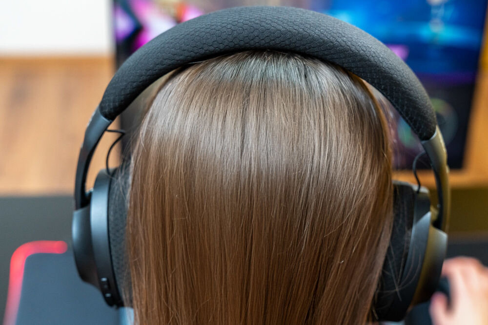 Słuchawki MAD DOG GH750K zblizenie na pałąk wyściełany pianką słuchawki założony na głowę