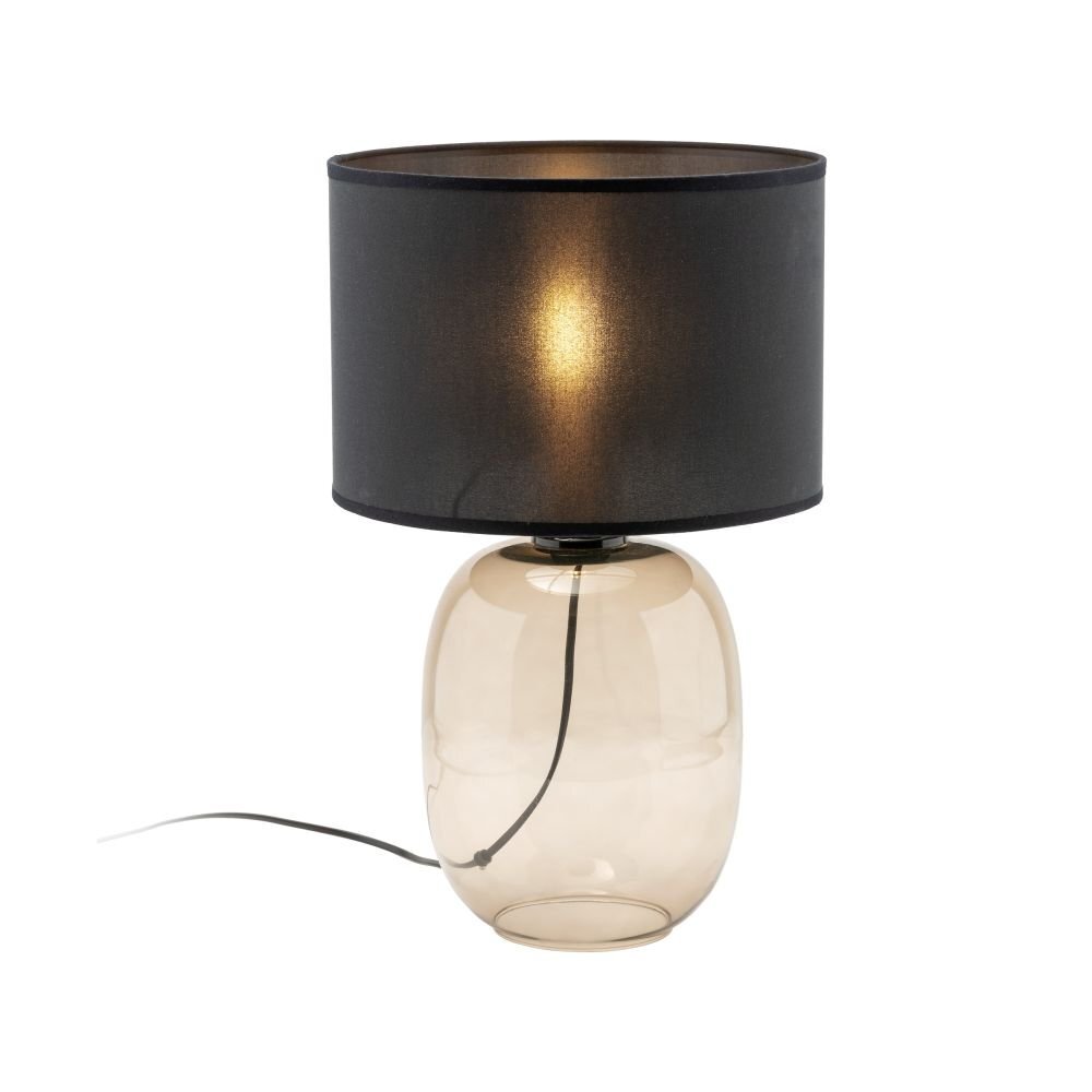 Lampa stołowa z czarnym abażurem i przezroczystą, szklaną podstawą. Przewód zasilający jest widoczny wewnątrz podstawy.