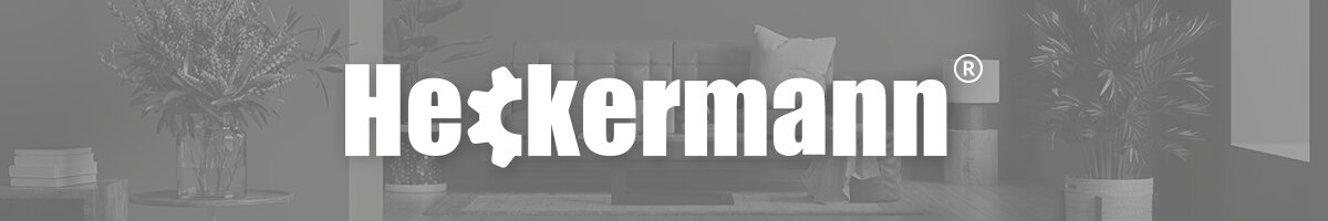 Na obrazie widoczne jest logo \'Heckermann\' na tle wnętrza z roślinami i sofą.