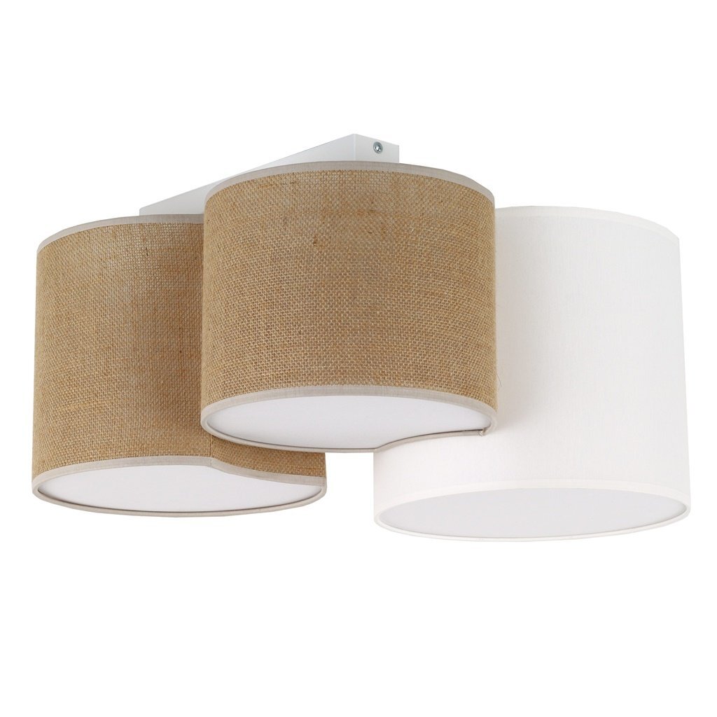 Lampa sufitowa z trzema cylindrycznymi kloszami, dwa w kolorze brązowym z fakturą juty i jeden biały. Klosze są zamontowane na białej podstawie.