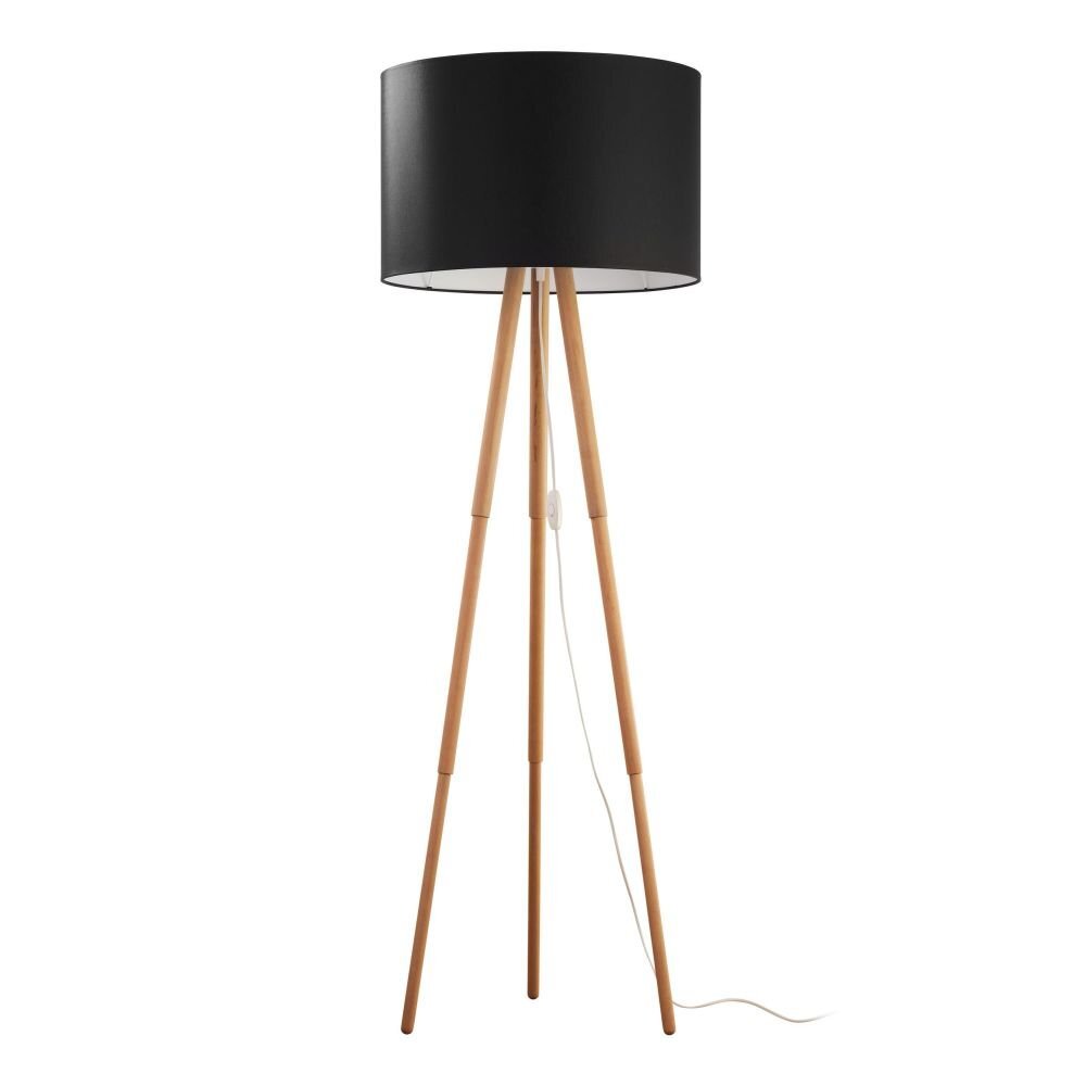 Lampa podłogowa z czarnym abażurem i drewnianymi nogami w stylu skandynawskim. Posiada włącznik na przewodzie.