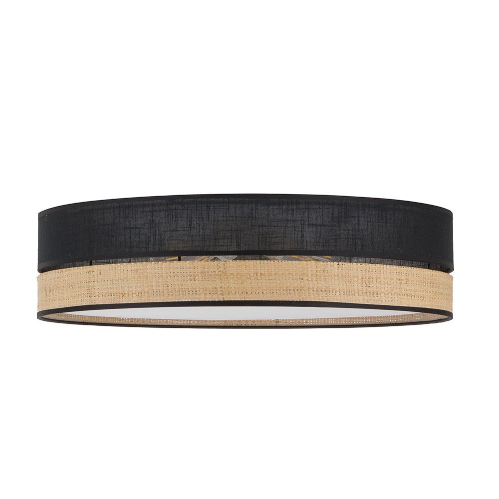 Lampa sufitowa z czarnym i beżowym abażurem wykonanym z materiału przypominającego rafię lub rattan. Ma kształt płaskiego walca.