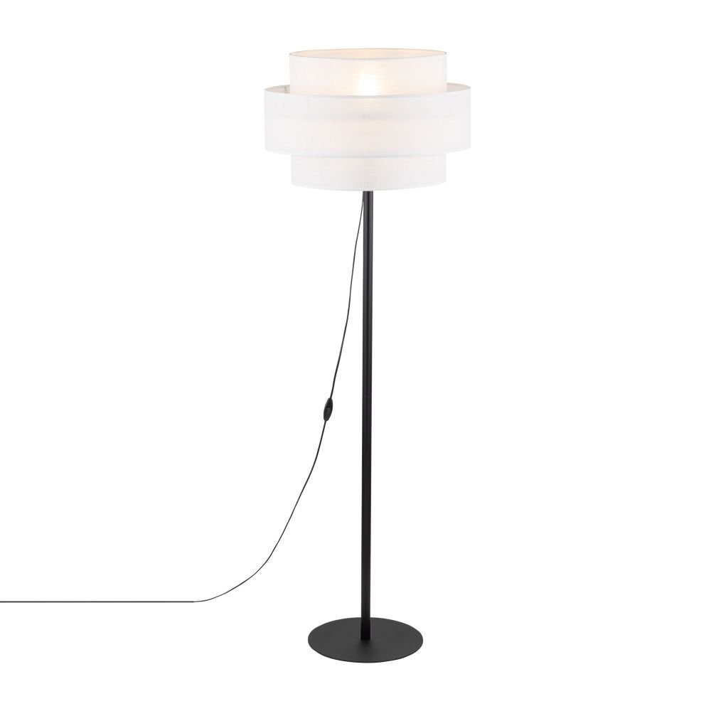 Lampa podłogowa z białym, warstwowym abażurem i czarną, smukłą podstawą. Kabel z włącznikiem biegnie wzdłuż podstawy.