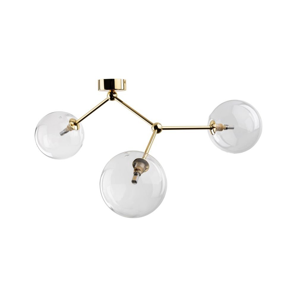 Złota lampa sufitowa z trzema przezroczystymi, kulistymi kloszami. Konstrukcja lampy jest nowoczesna i minimalistyczna.