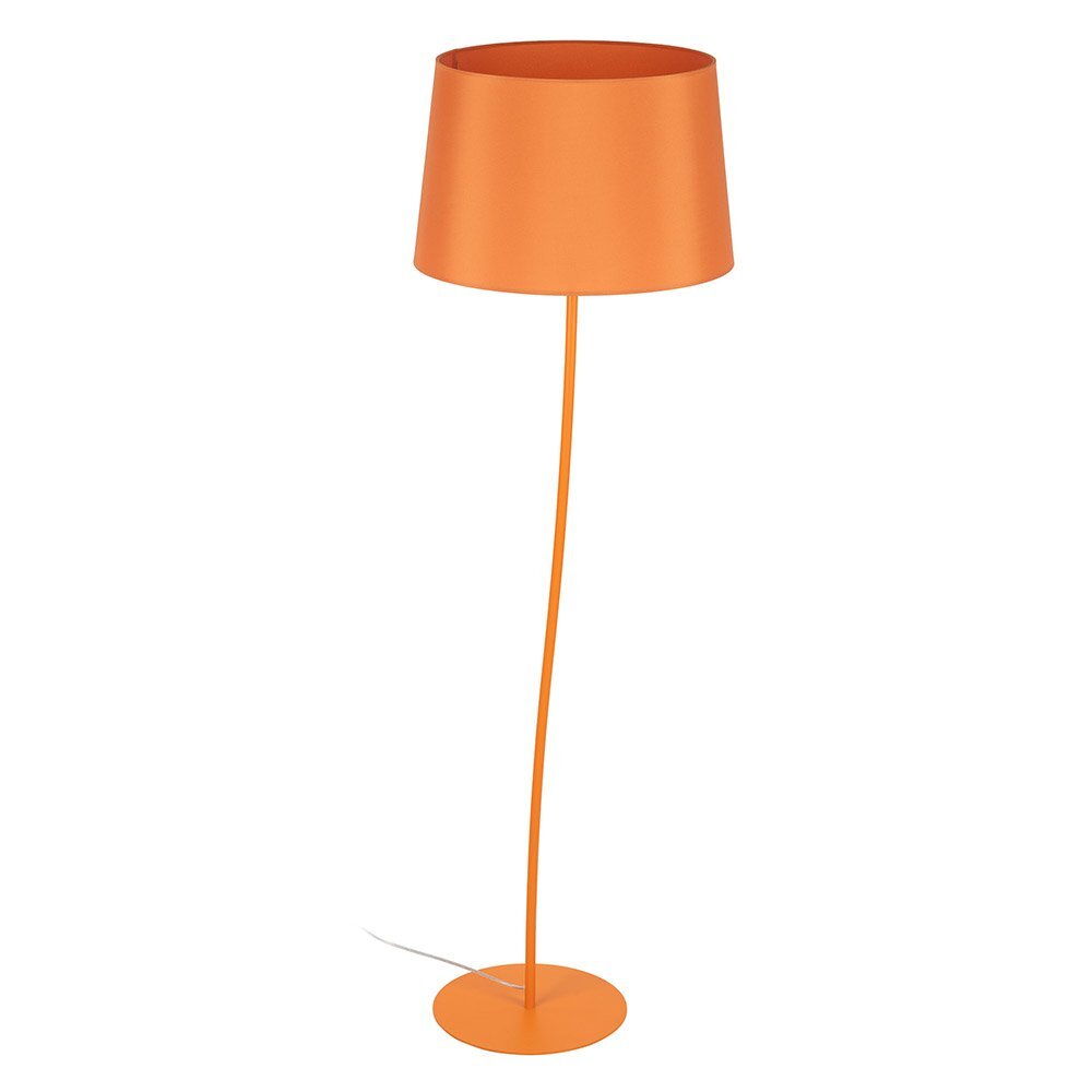 Pomarańczowa lampa podłogowa z prostym, metalowym stelażem i okrągłym abażurem. Podstawa lampy jest również pomarańczowa, a kabel zasilający jest widoczny na podłodze.