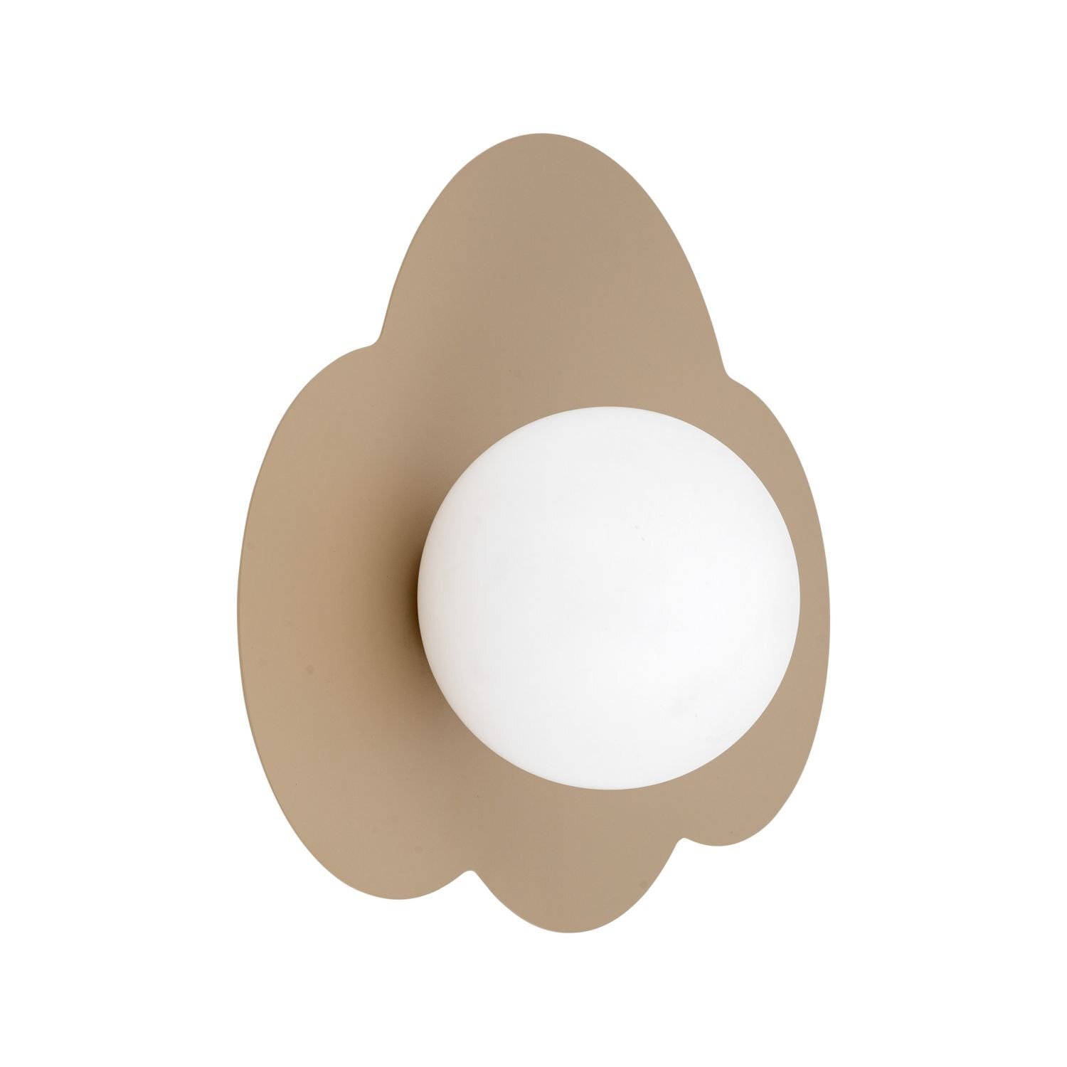Lampa sufitowo-ścienna z białym, kulistym kloszem na beżowej, falistej podstawie. Nowoczesny design, odpowiednia do salonu i sypialni.