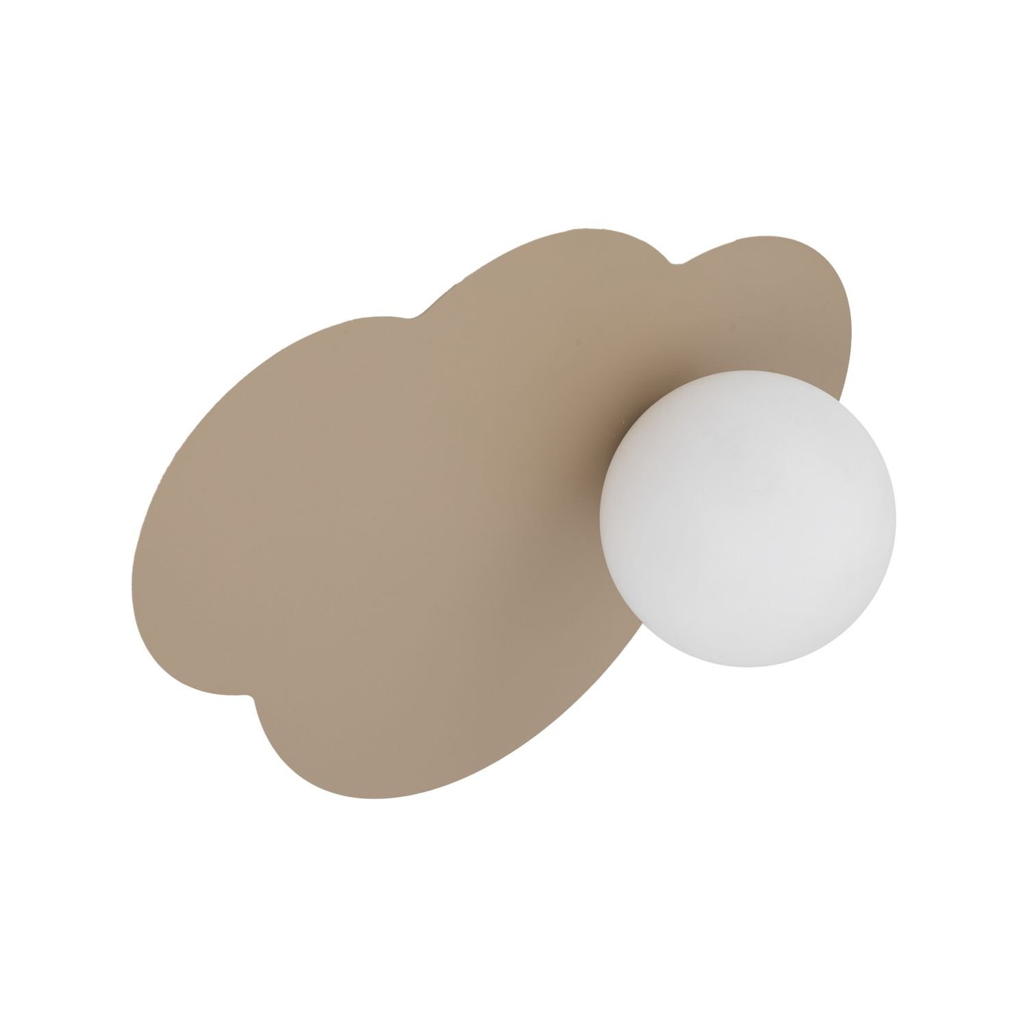 Lampa sufitowo-ścienna w kształcie chmury z beżowym tłem i białą kulistą żarówką. Produkt ma nowoczesny design, odpowiedni do salonu i sypialni.