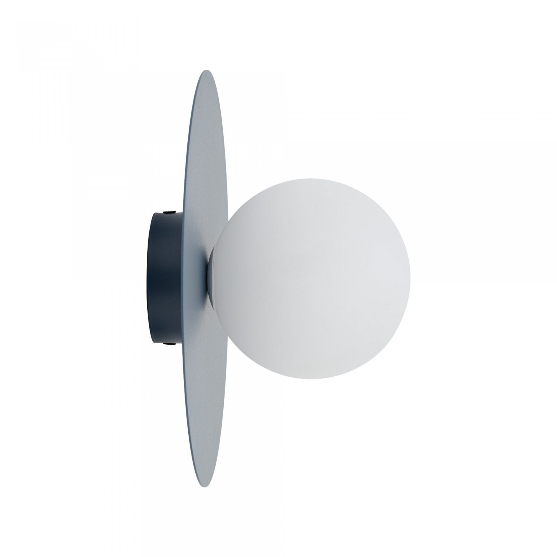 Lampa ścienno-sufitowa z granatowym, okrągłym mocowaniem i białym, kulistym kloszem. Nowoczesny design, ściemnialna, przeznaczona do żarówki G9 LED 1x8W.
