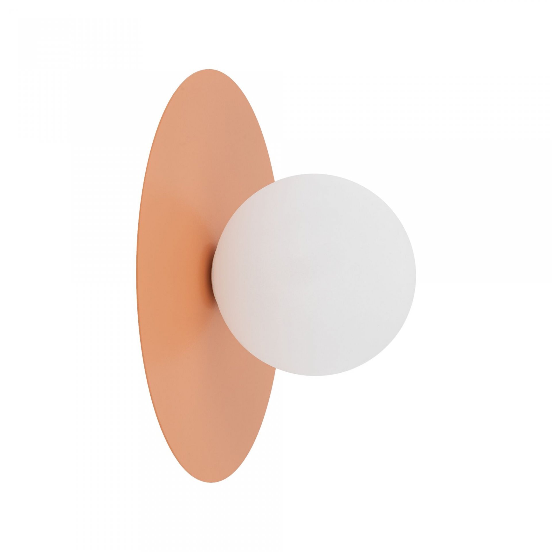 Lampa ścienno-sufitowa z okrągłą, białą kulą świetlną zamontowaną na owalnej, pomarańczowej podstawie. Design jest nowoczesny i minimalistyczny.
